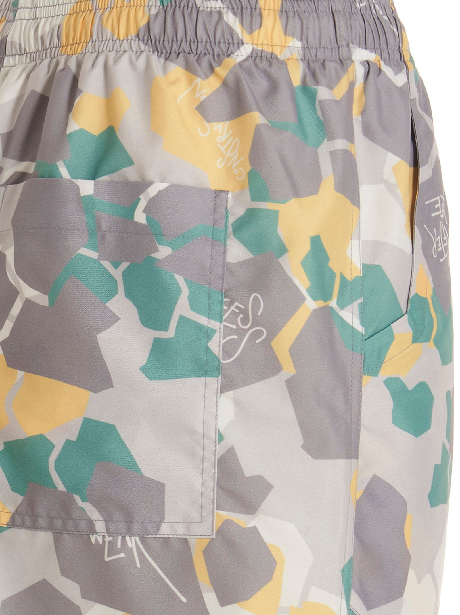 Zijzak en logodetails op Objects IV Life zwemshort