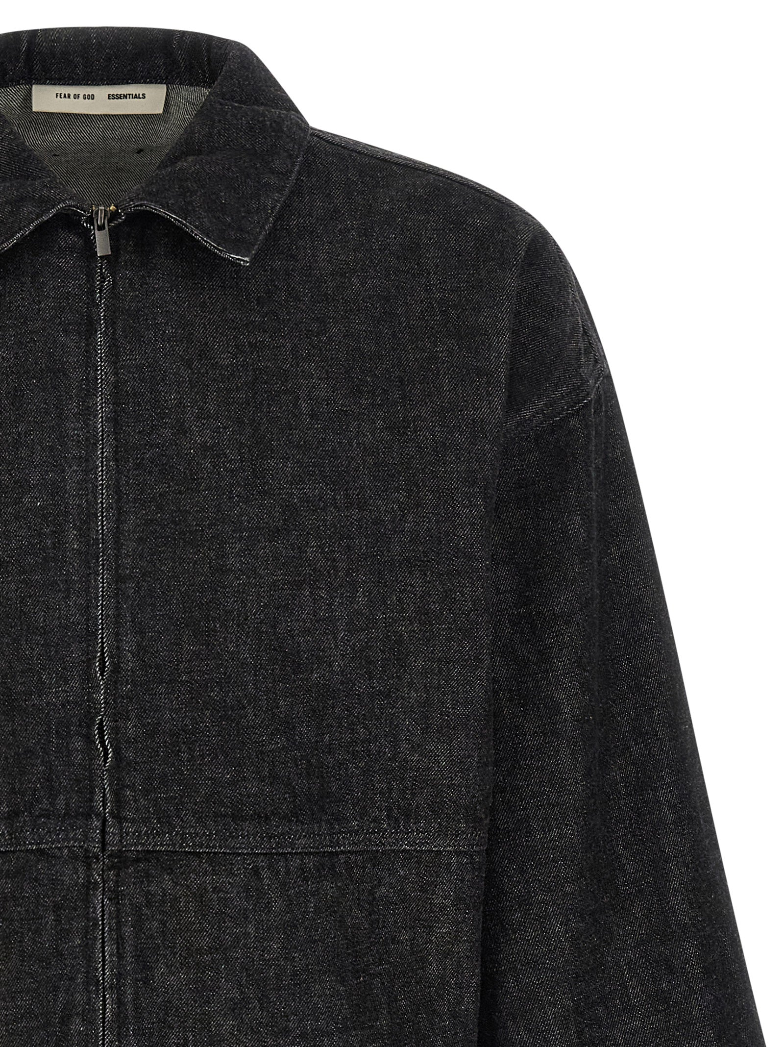 Fear of God Essentials denim jacket gedragen voorzijde