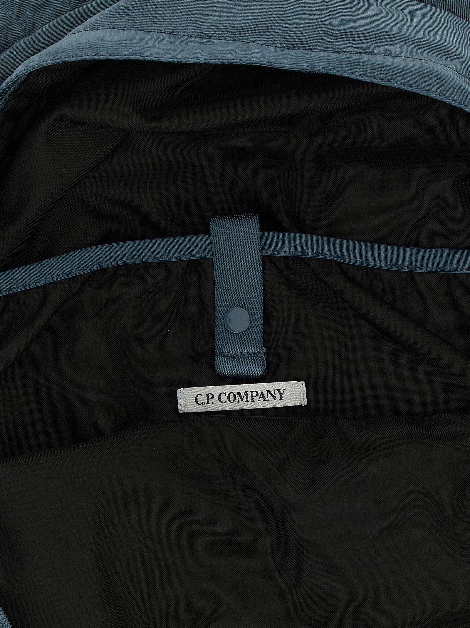 C.P. Company Nylon B rugzak donkerblauw, detail Lens-logo