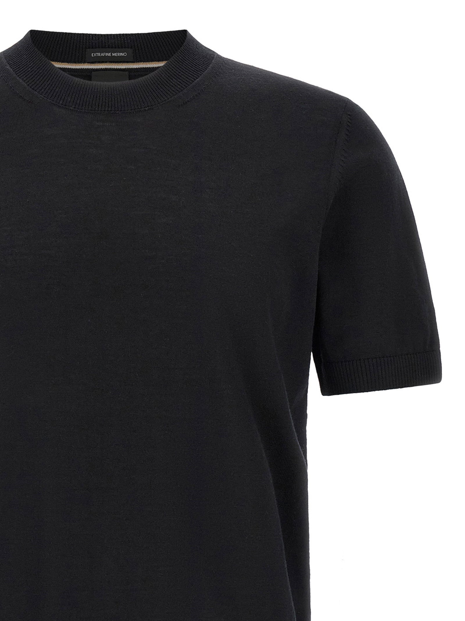 Hugo Boss H-Umauro T-shirt zwart - detail van geribbelde boord en logolabel