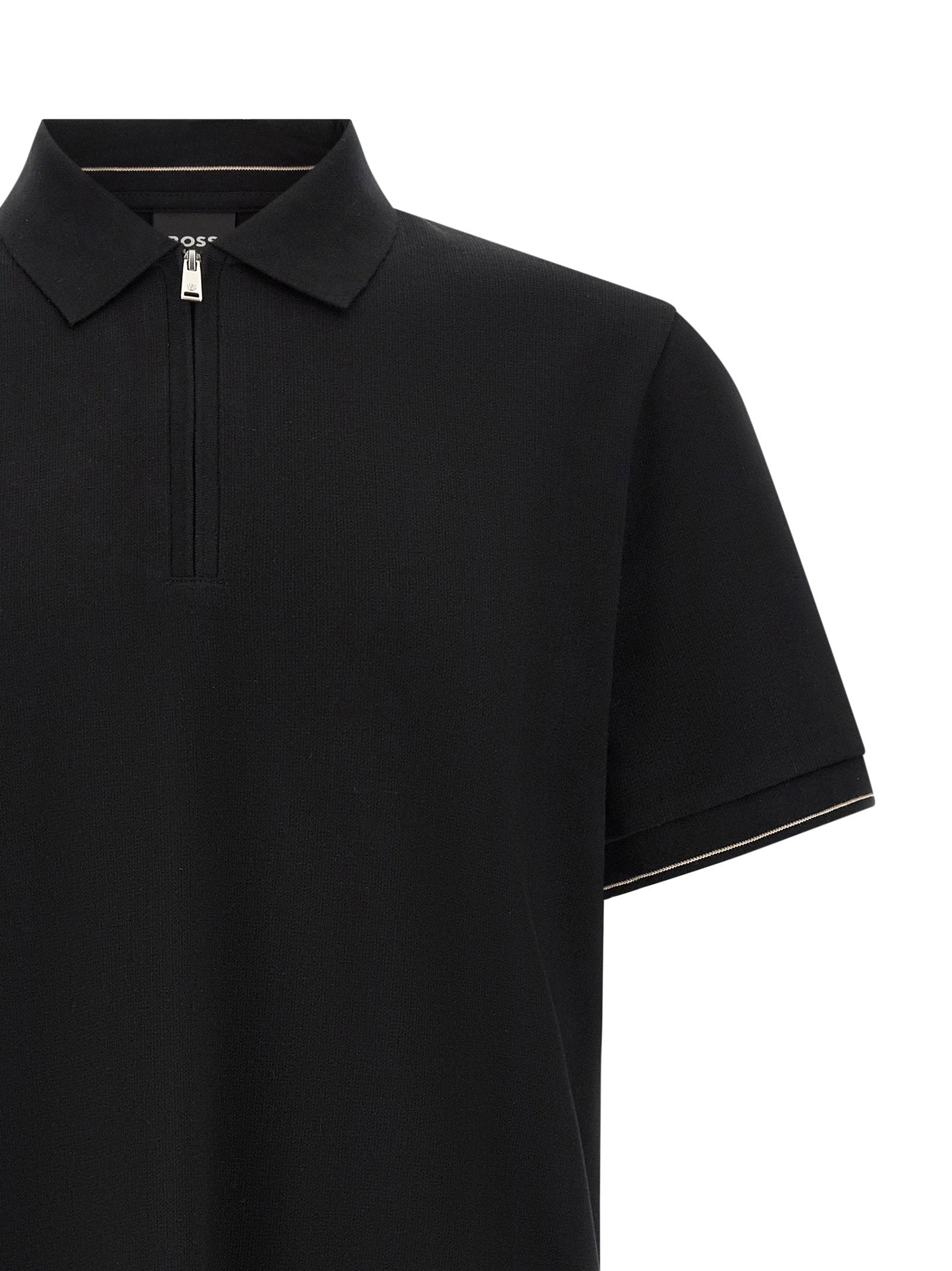 Hugo Boss C-Pei 90 poloshirt in zwart, detail van de geribde manchetten