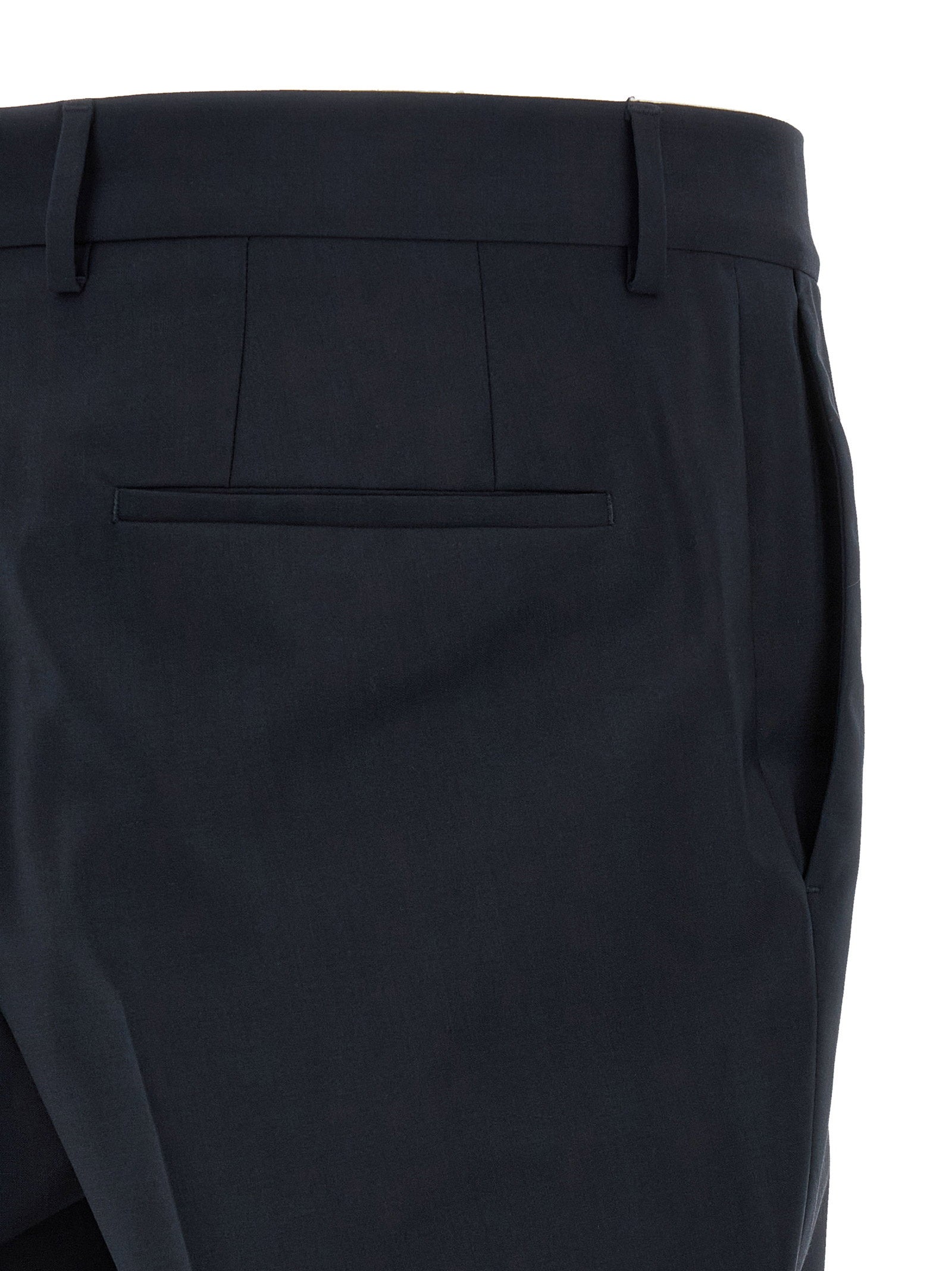 Detail van de broek van het Hugo Boss H-Houston kostuum met riemlussen