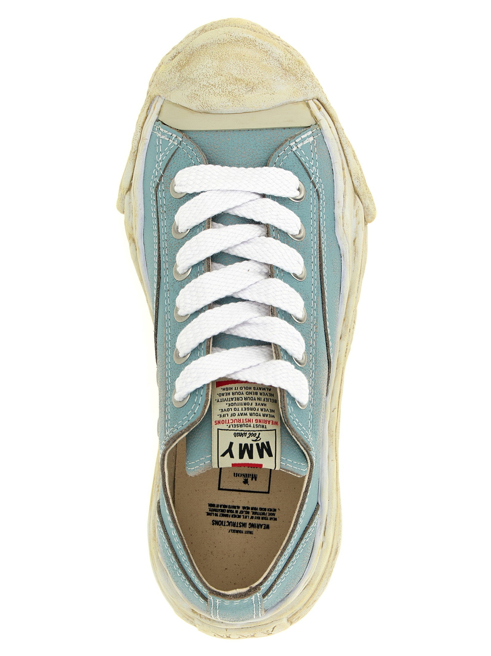 Maison Mihara Yasuhiro Hank sneakers in lichtblauw, bovenaanzicht met witte veters