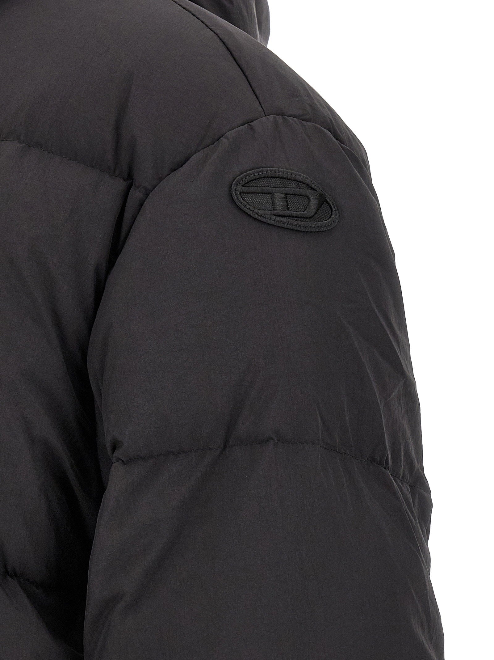 Diesel W-Rolfys donsjack, close-up van de verborgen drukknoopsluiting