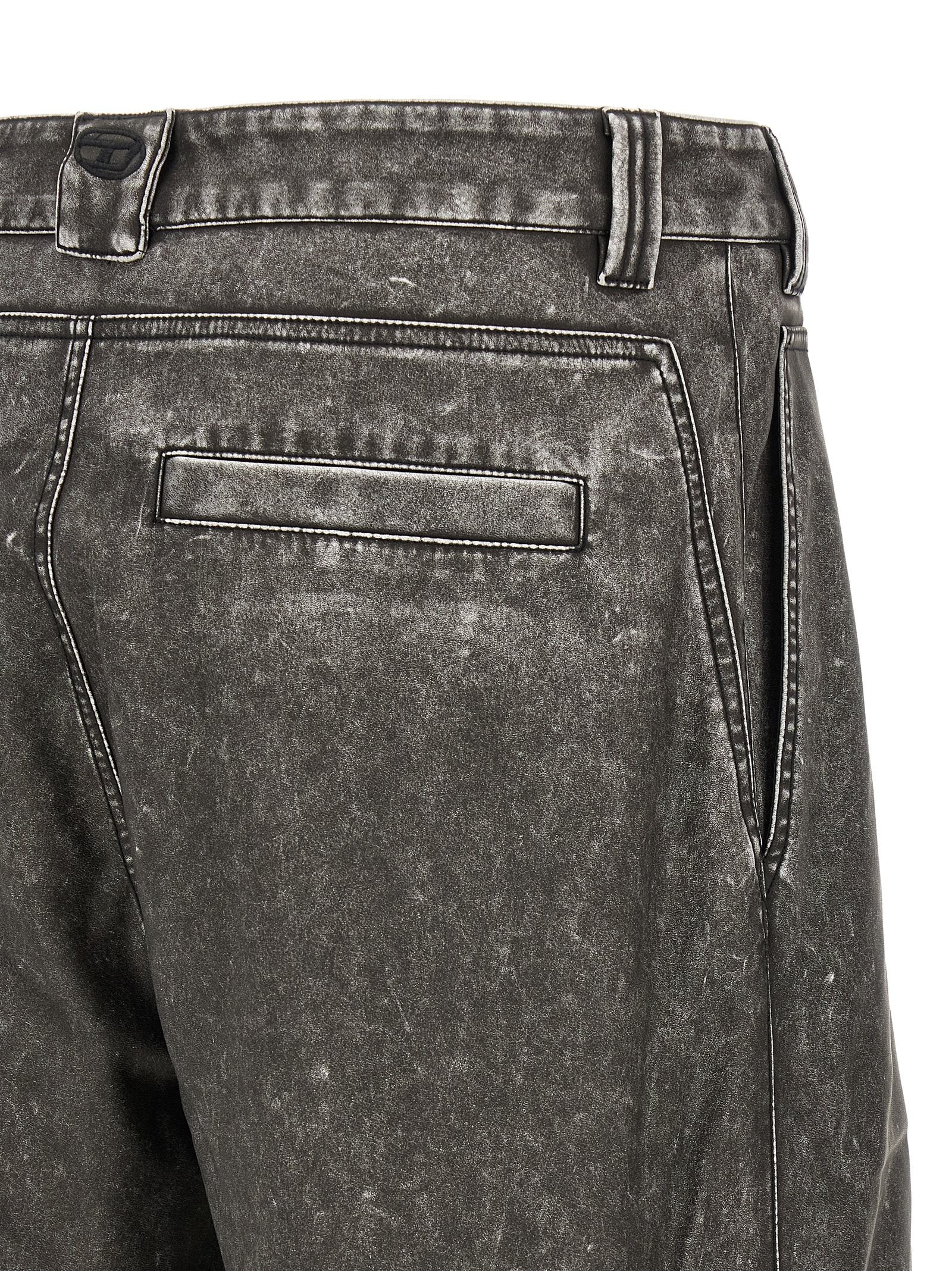 Diesel P-Delly-NJCJ broek, close-up van de ritssluiting bij de zoom