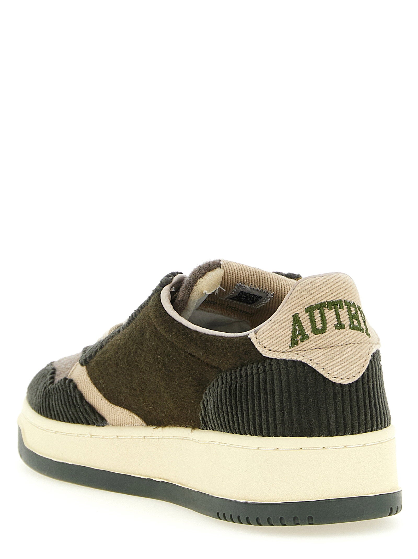 Bovenaanzicht van de Autry Medalist Low sneaker met platte veters