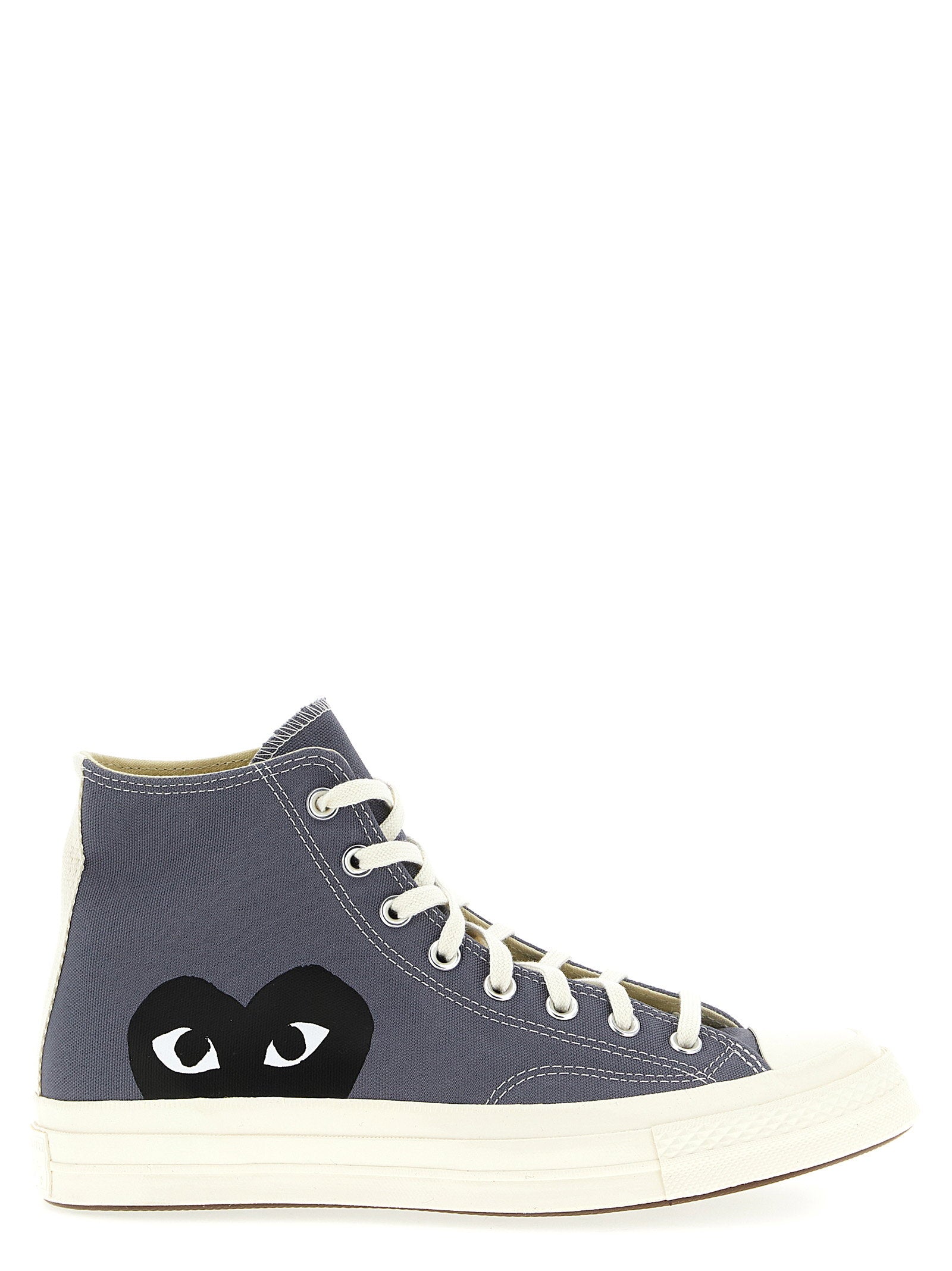 Converse x CDG Play Chuck 70 sneaker in grijs, vooraanzicht met hart-en-ogen-logo op de zijkant