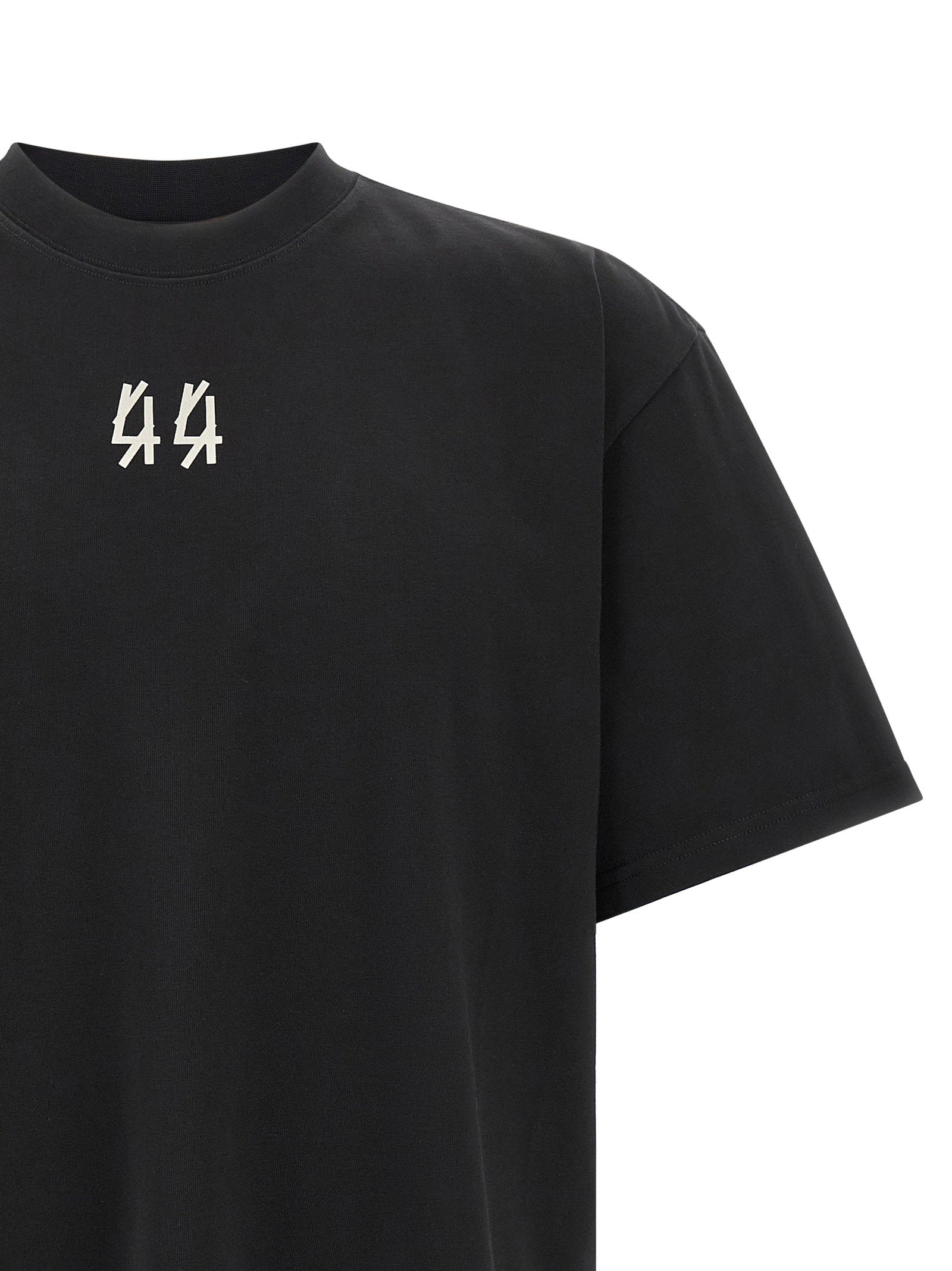 44 Label Group Sold Out Tee in zwart, detail van het geborduurde logo