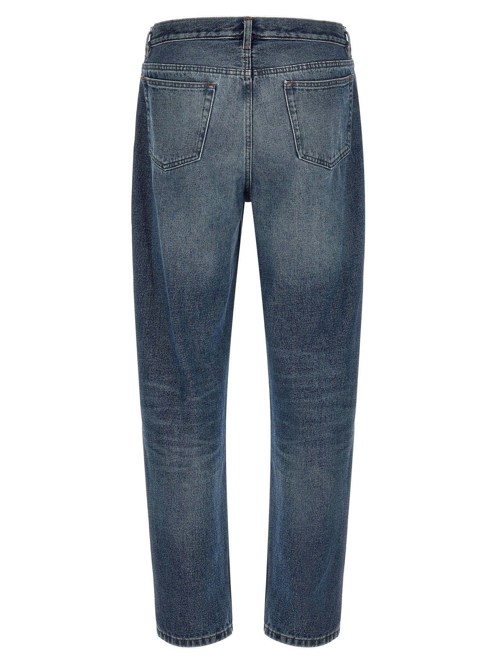A.P.C. Martin jeans, close-up karamelkleurige contraststiksels en gegraveerd knoopdetail