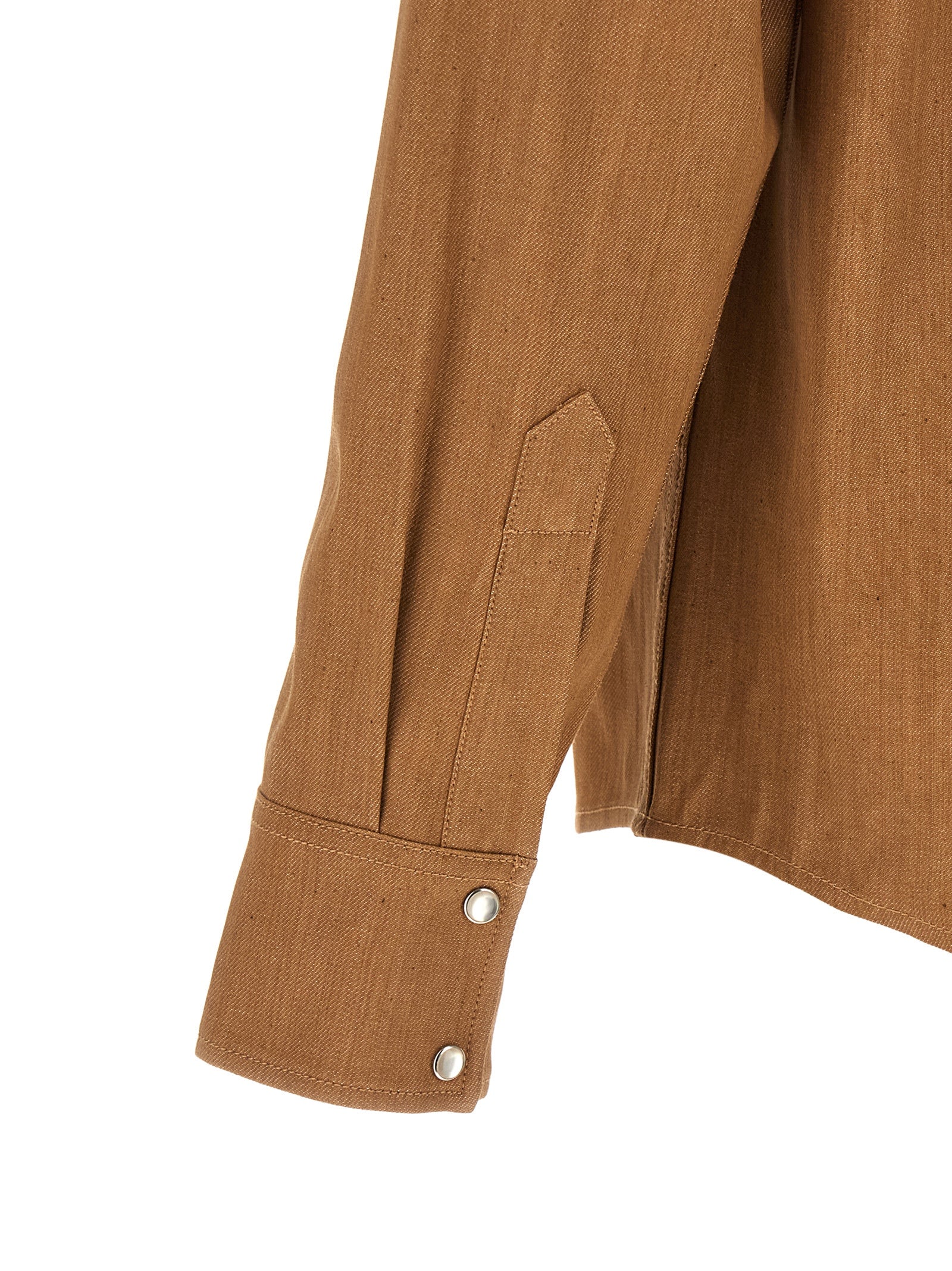 A.P.C. denim overhemd cognac gedragen achterzijde
