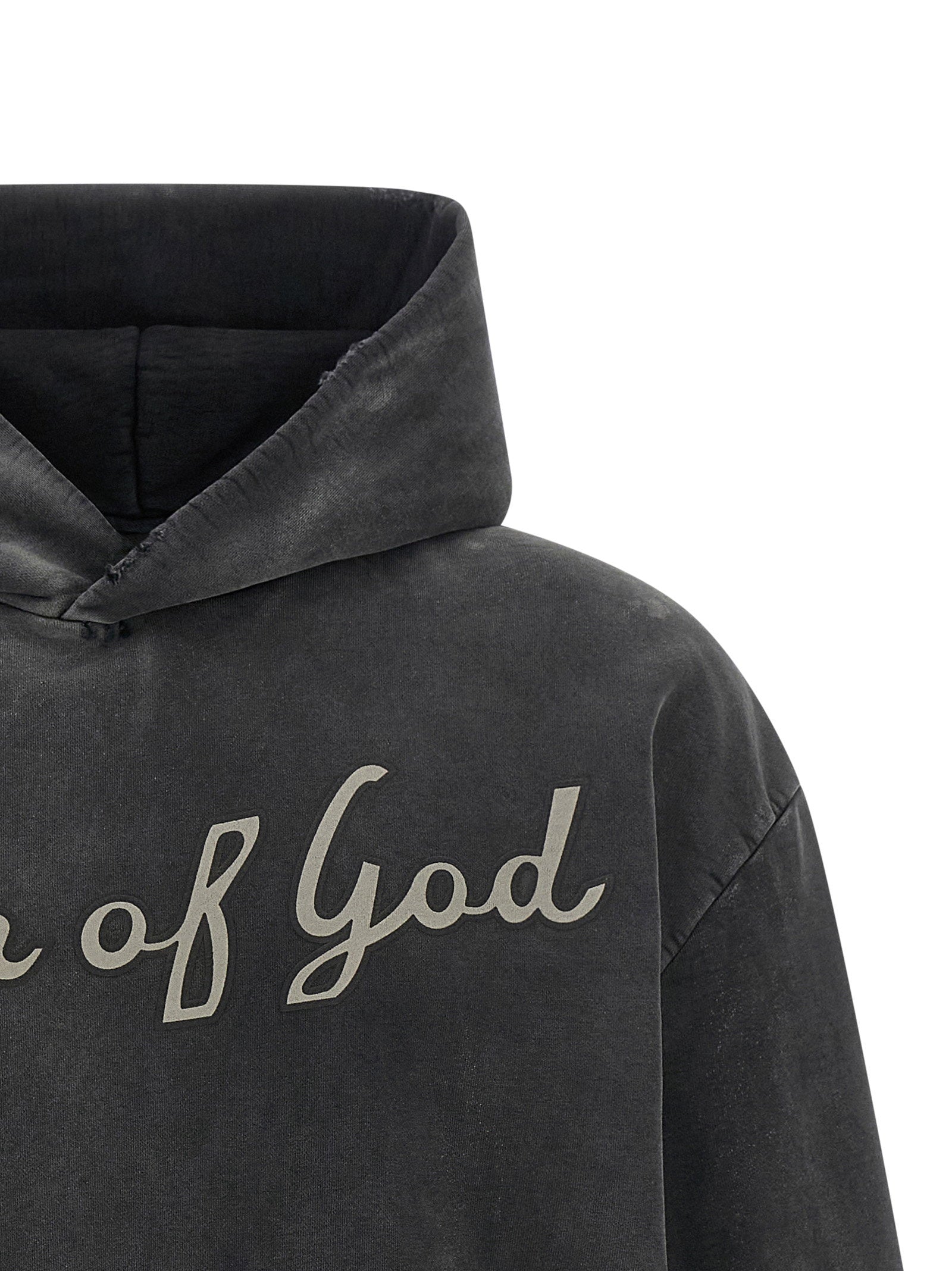 Close-up handgedrukte belettering Fear of God 26 Half Raglan Hoodie