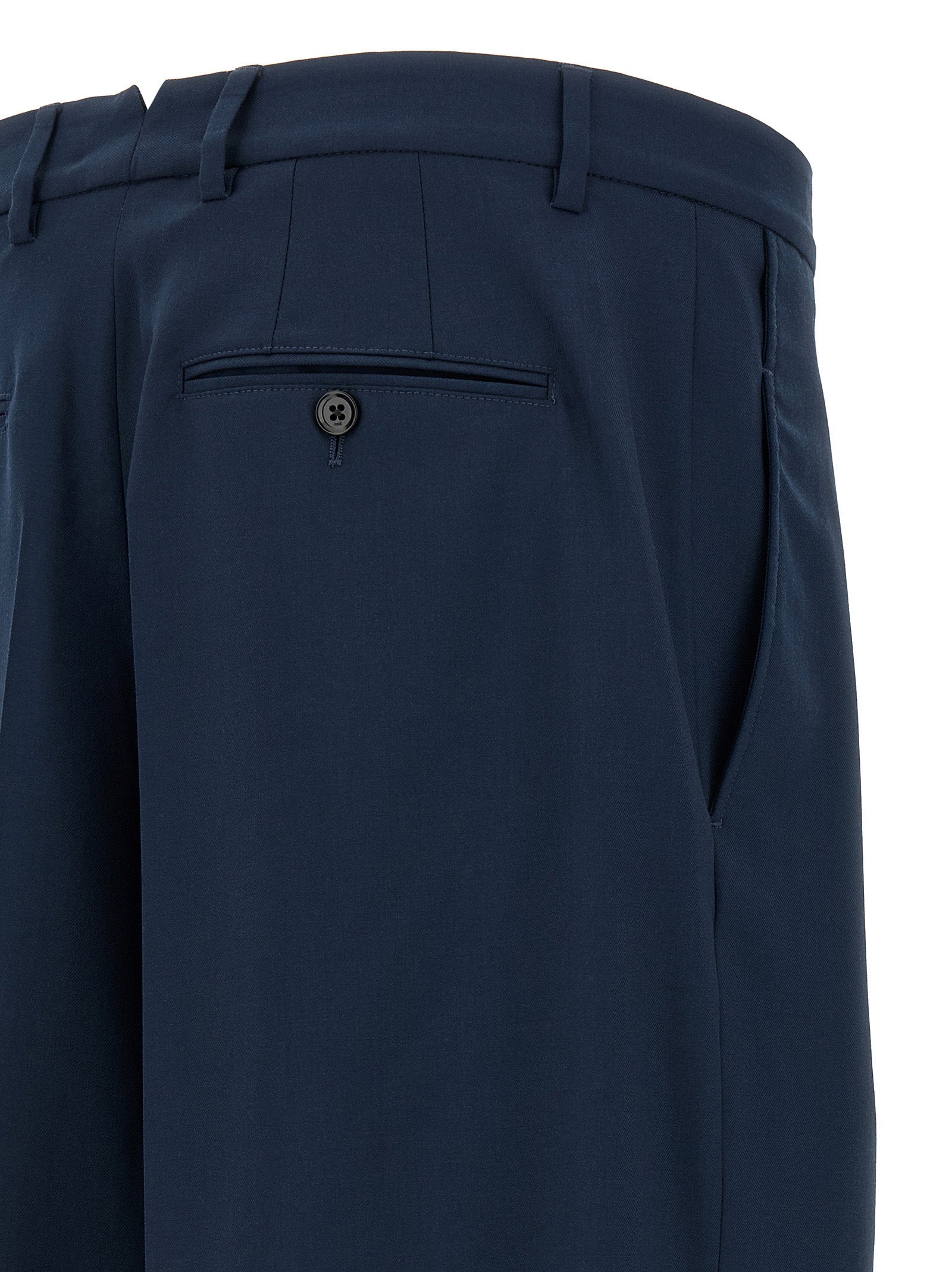 Ami Paris marineblauwe Fresh Wool bermuda, achteraanzicht met achterzakken