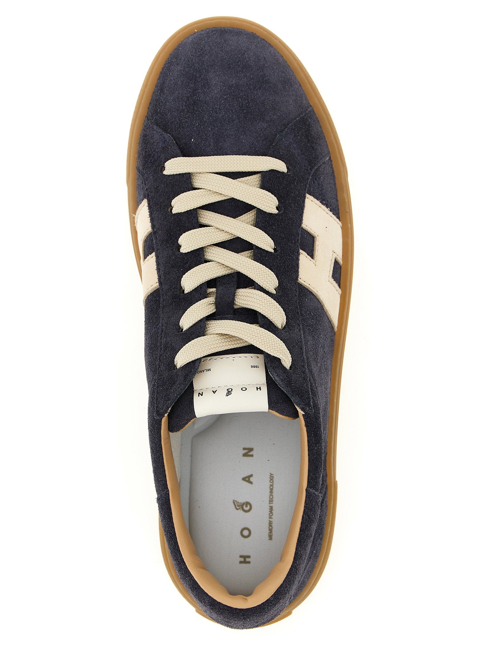 Hogan Crosswind sneaker in donkerblauw suede, achteraanzicht met Hogan-opschrift op de hiel