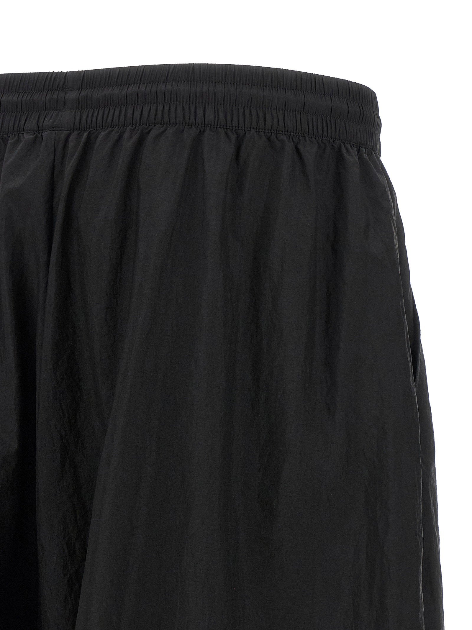 Y-3 Gradient 3-Stripes wijde broek in zwart, zijaanzicht van de wijde pijpen