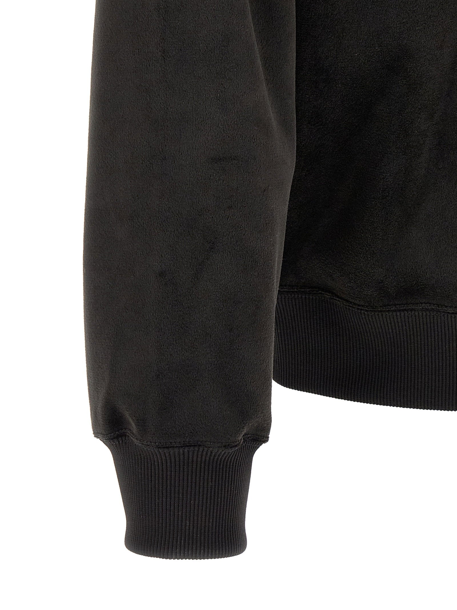 Y-3 Velvet Corduroy Zip Hoodie in zwart, detail van het satijnen Y-3-logo op de borst