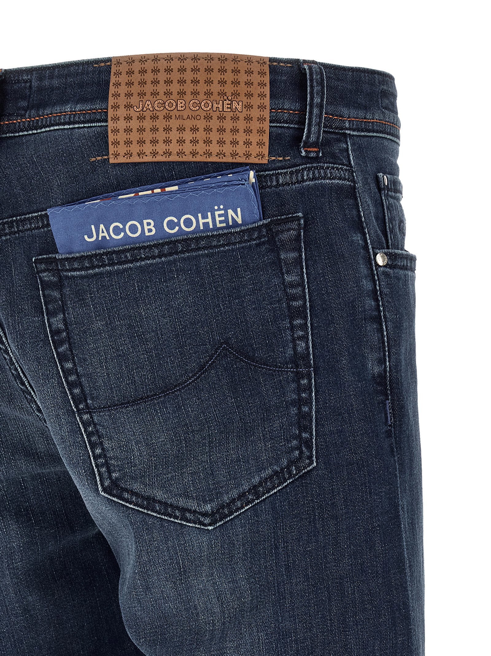 Jacob Cohën Bard jeans detail van leren achterlabel