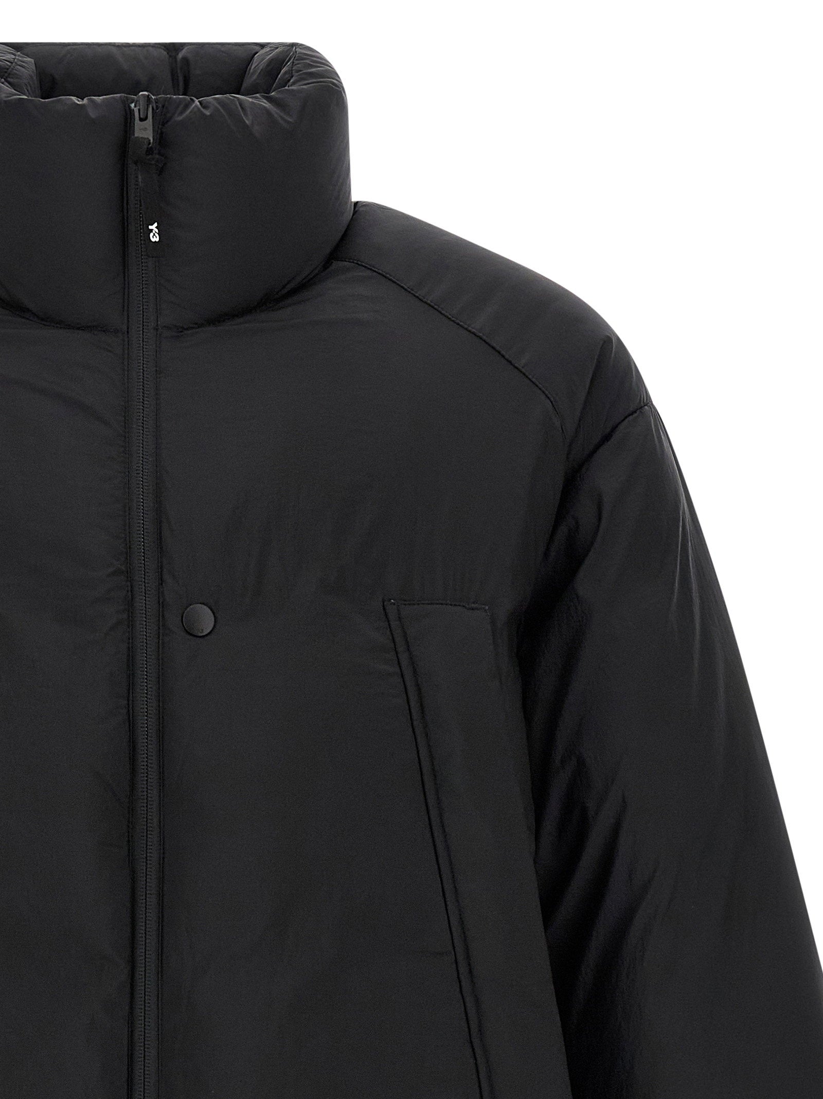 Y-3 Puffer Down Jacket zwart, achteraanzicht met tonaal logo