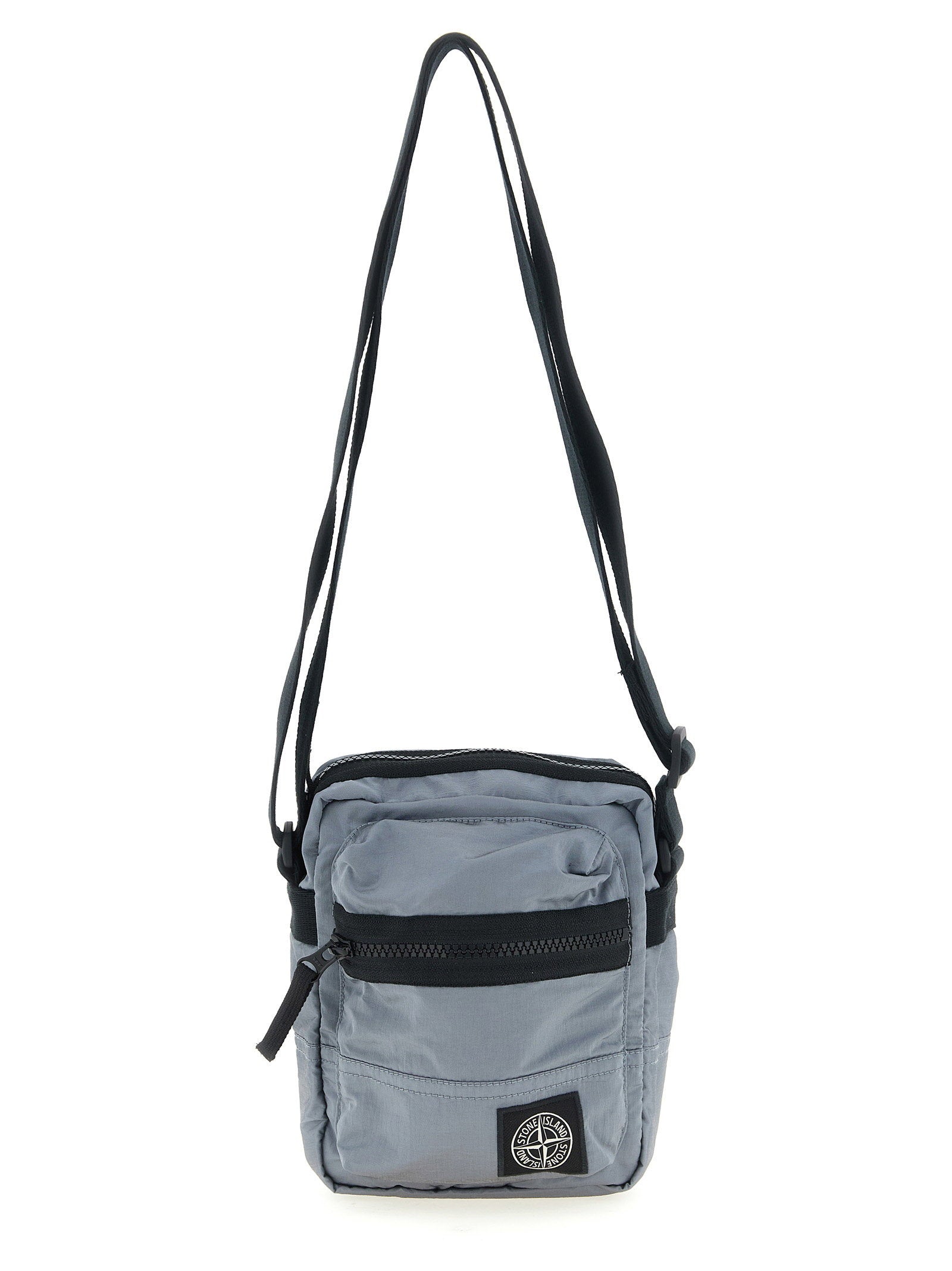 De crossbody tas met volledig uitgeklapte verstelbare schouderband
