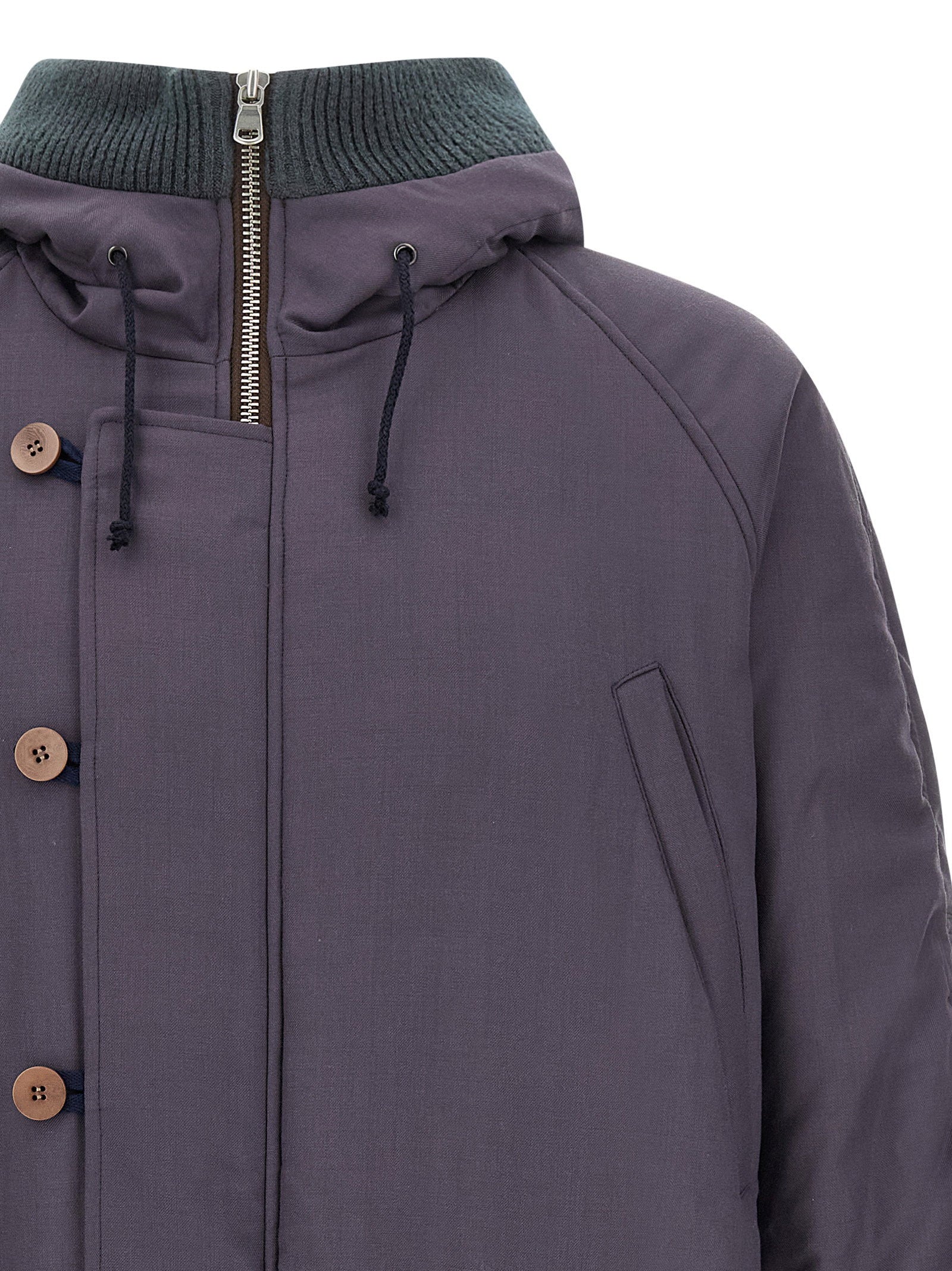 Magliano Kenny parka aubergine - detail kraag, capuchonkoord, rits en houten knopen