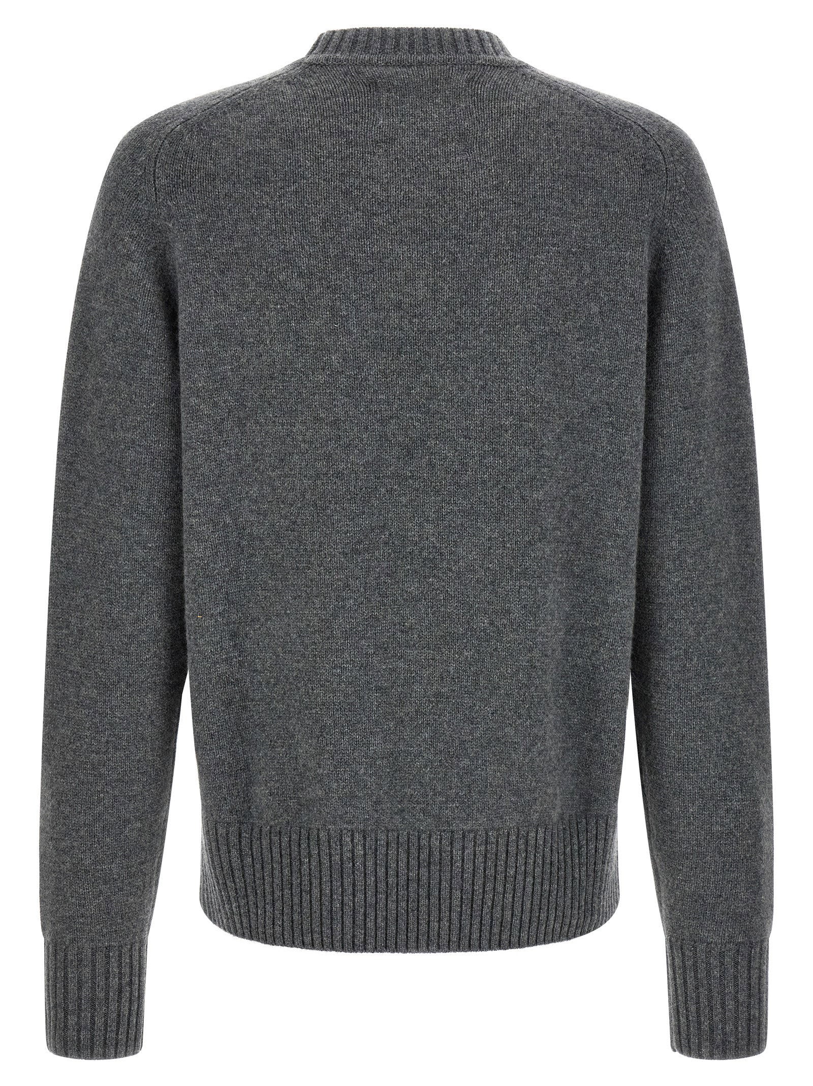 Extreme Cashmere N°520 Ordinary trui grijs, detail van geborduurde manchet