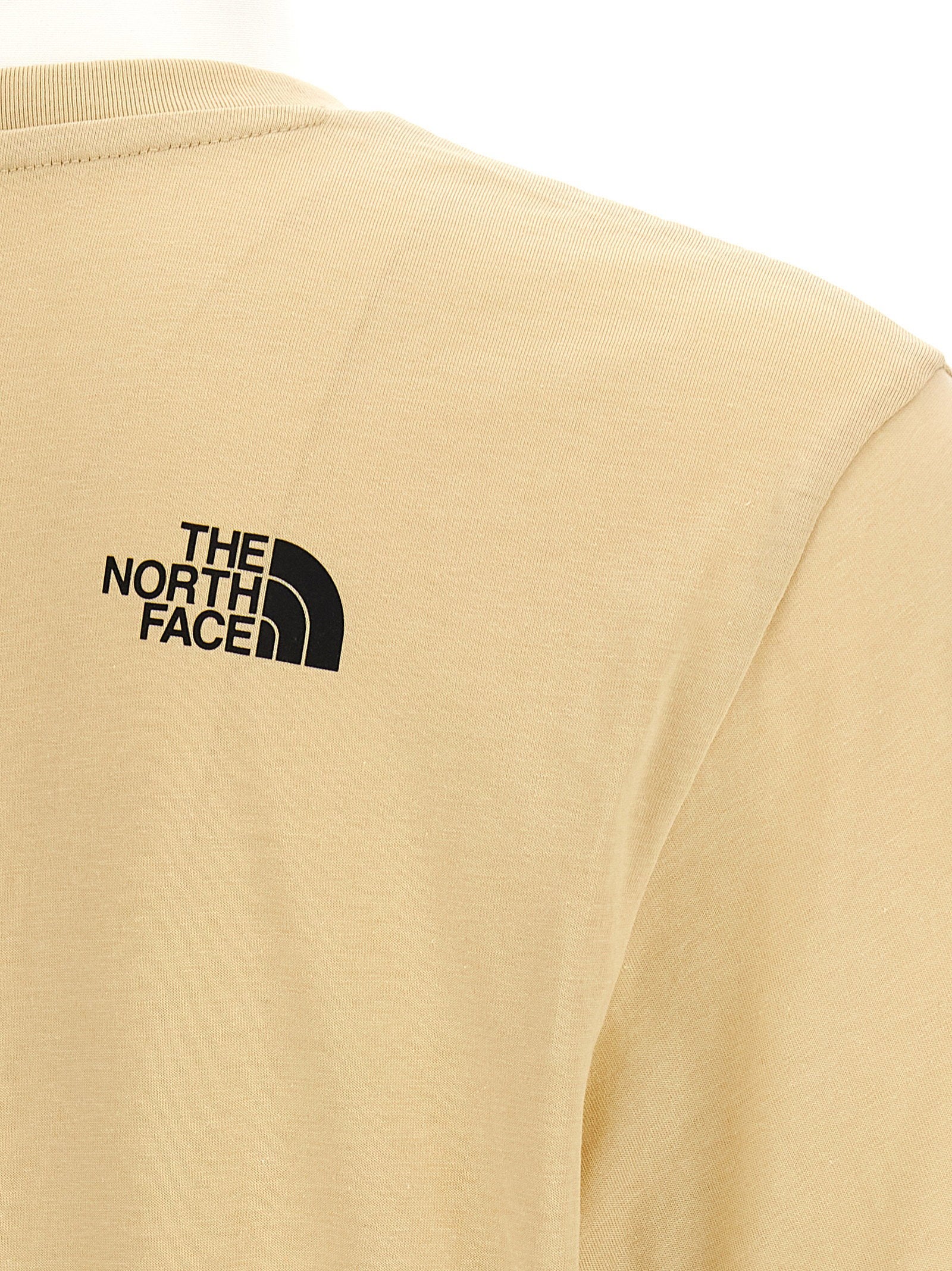 The North Face Fine T-shirt in beige, close-up van de katoen-polyester stof