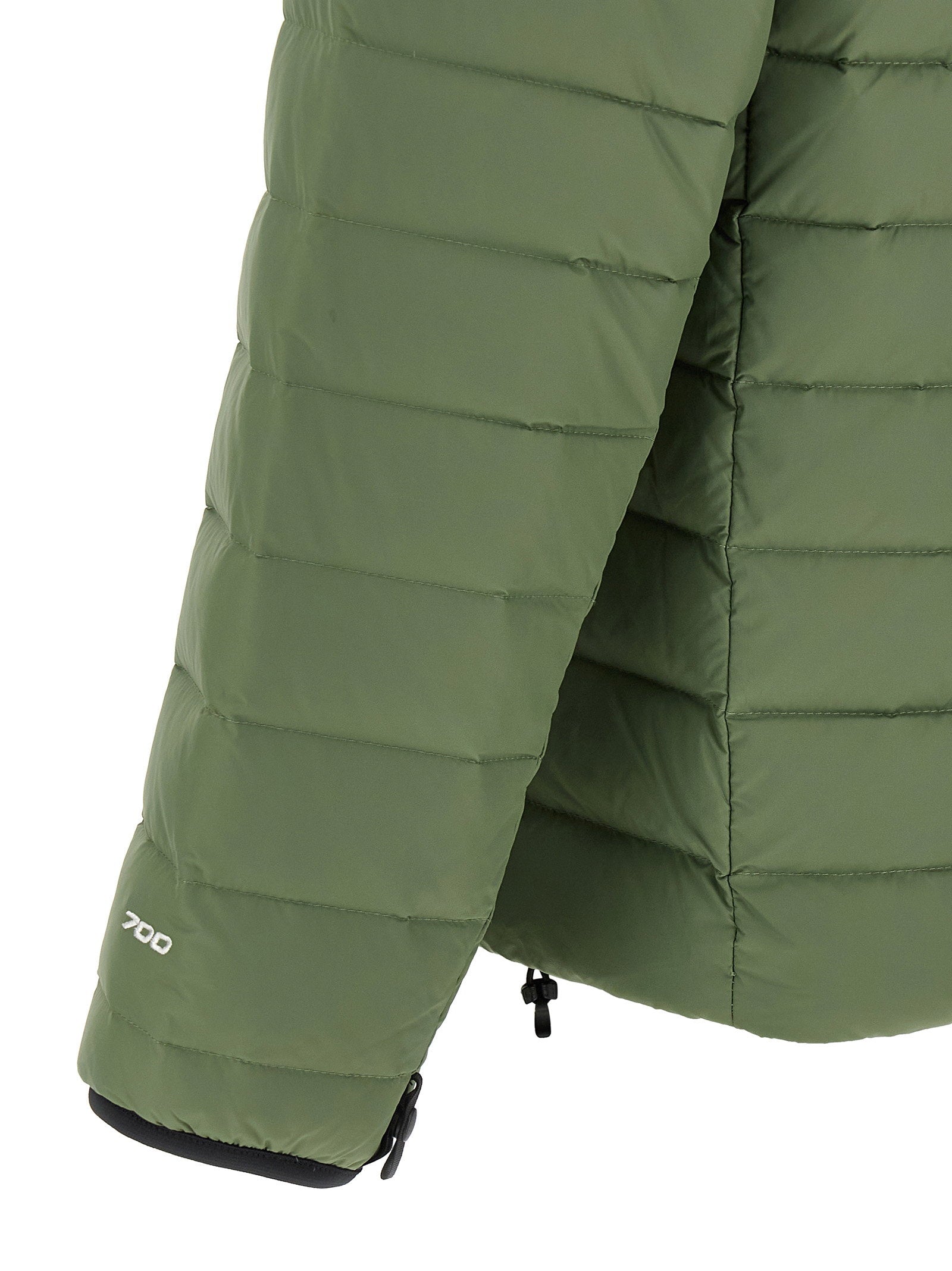 The North Face Classic Down Jacket groen, detail van de quilted stof en zakken