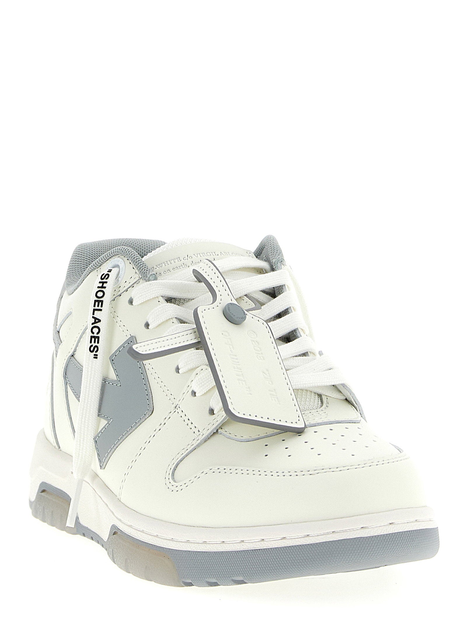 Off-White Out Of Office sneaker wit/grijs, detail van de hiel met pijlmotief
