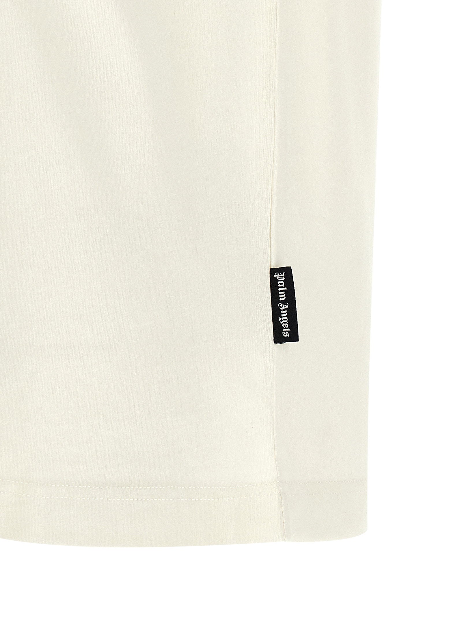 Palm Angels Bear T-shirt detail van geweven label bij de zoom