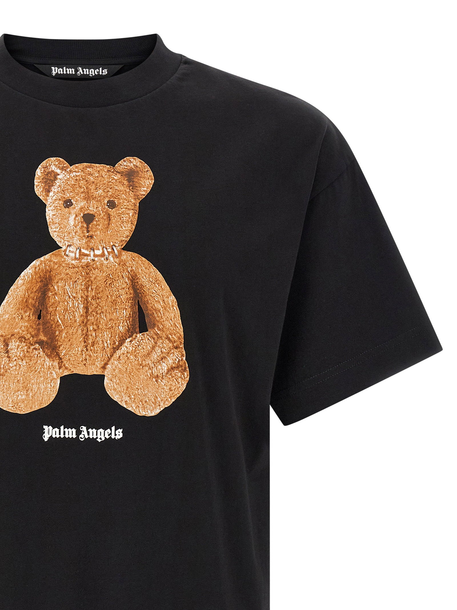 Palm Angels Bear T-shirt in zwart, detail van de ronde hals en gedropte schouderlijn
