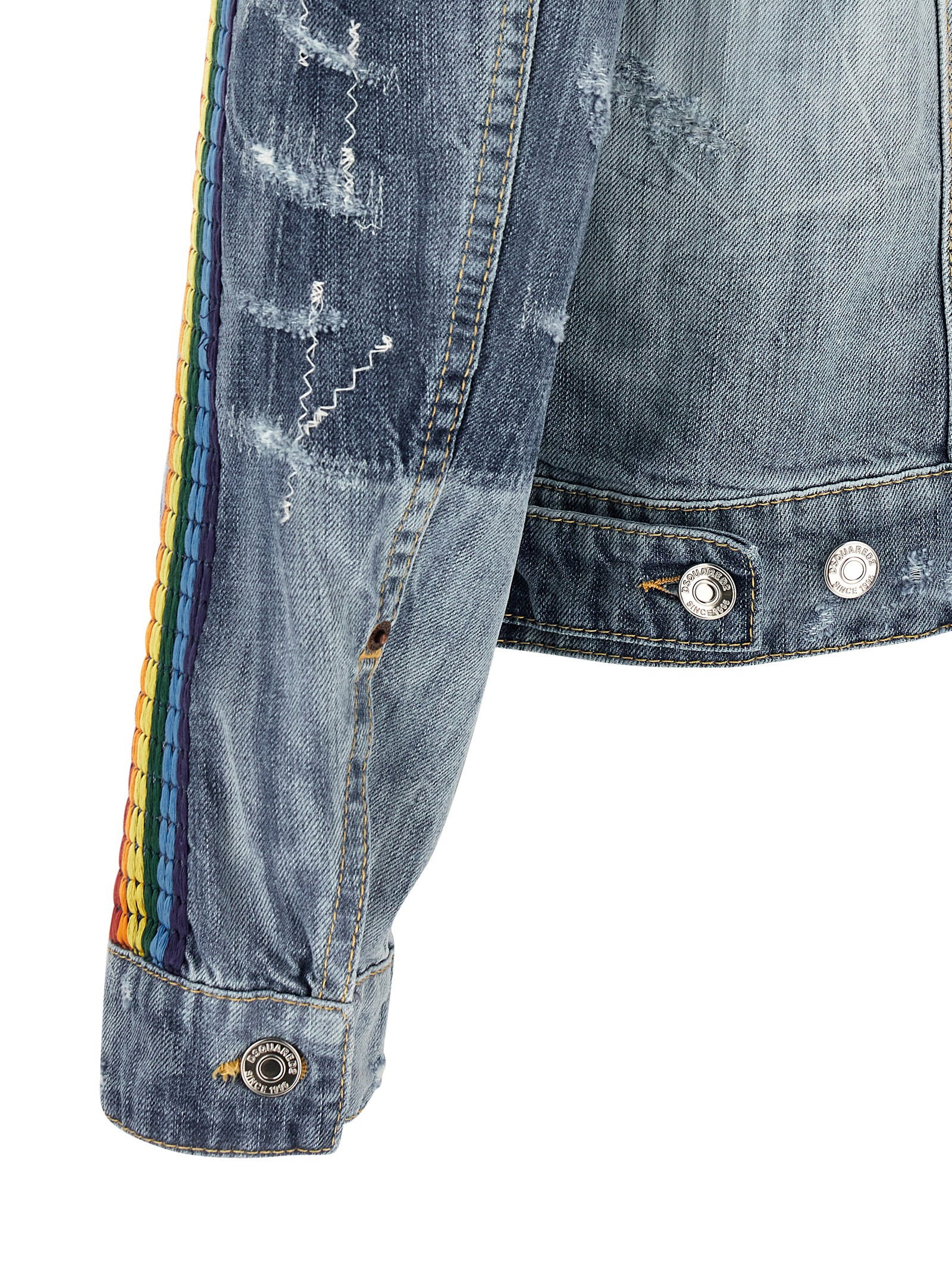 Dsquared2 destroyed denim jacket blauw, detail van de mouwborduring