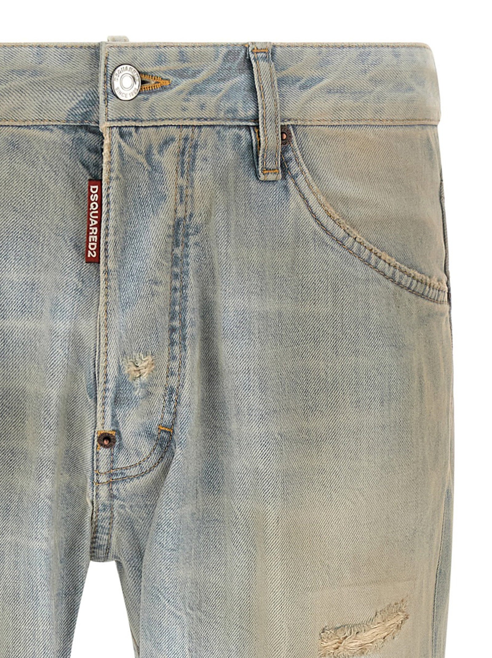 Detail van de scheuren en stonewashed afwerking van de Dsquared2 Teddy jeans