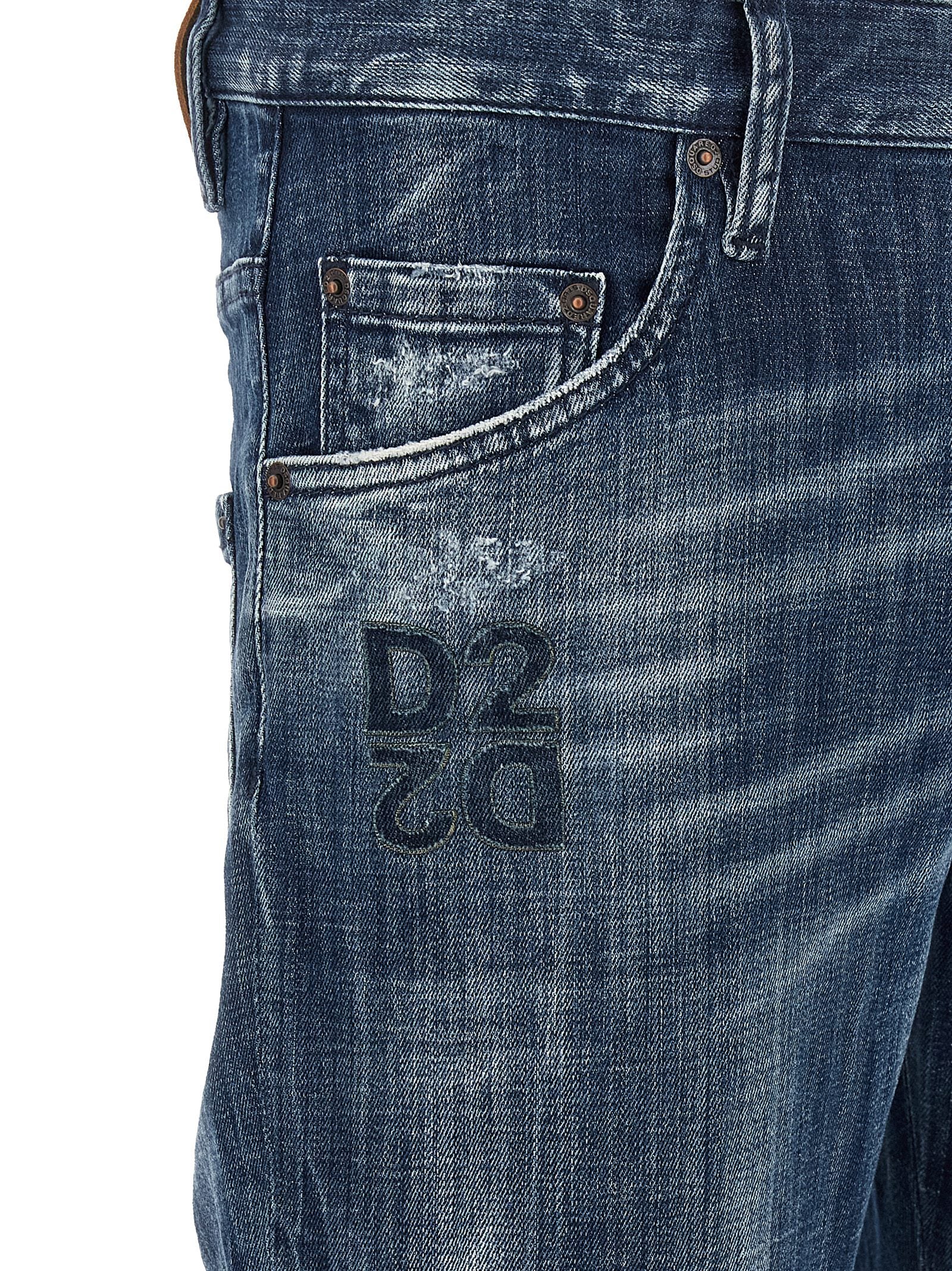 Detail van de slijtageplekken en de kleurverlopen in het denim