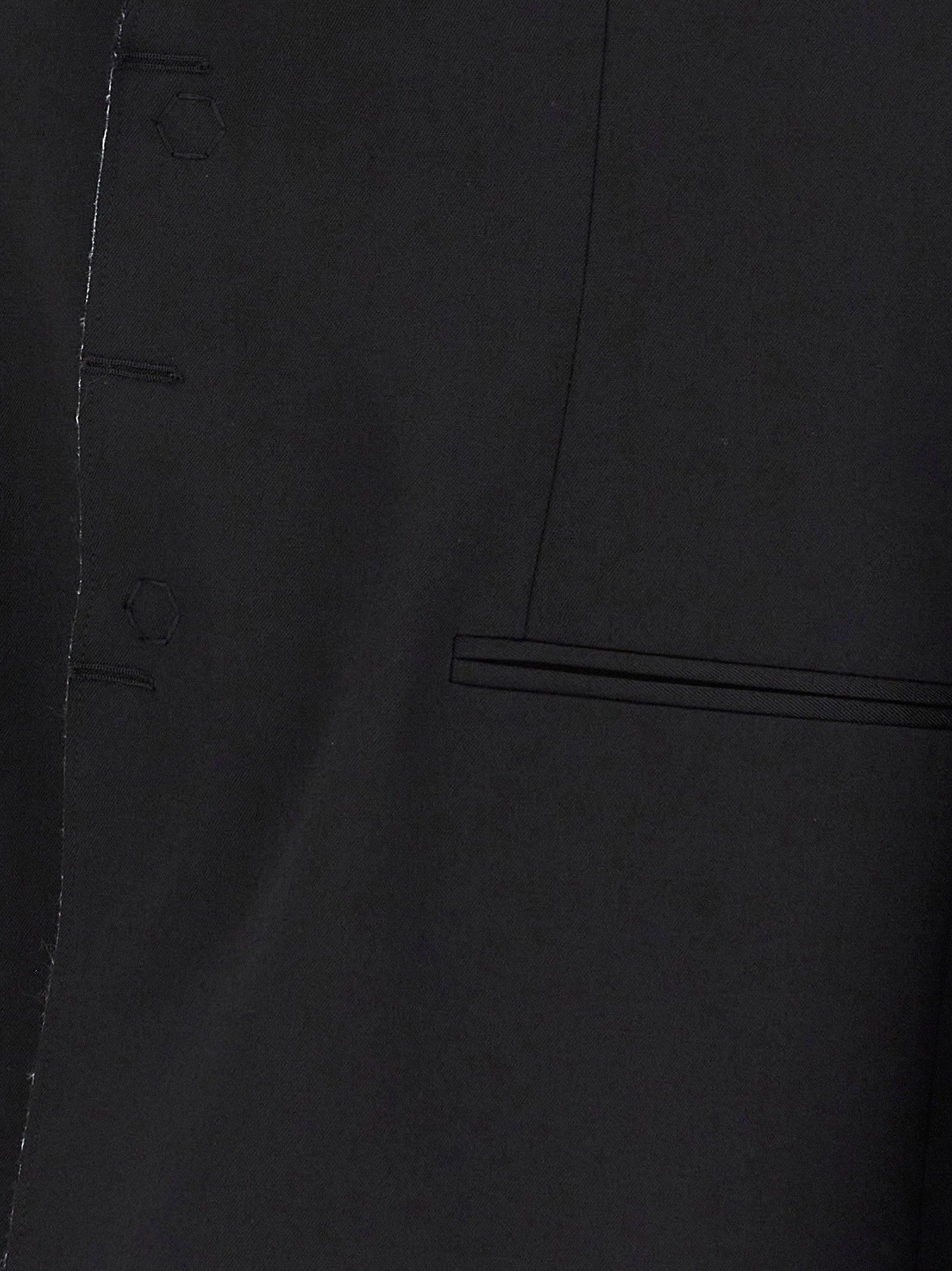 MM6 Maison Margiela zwarte blazer, detail van de gewatteerde schouder
