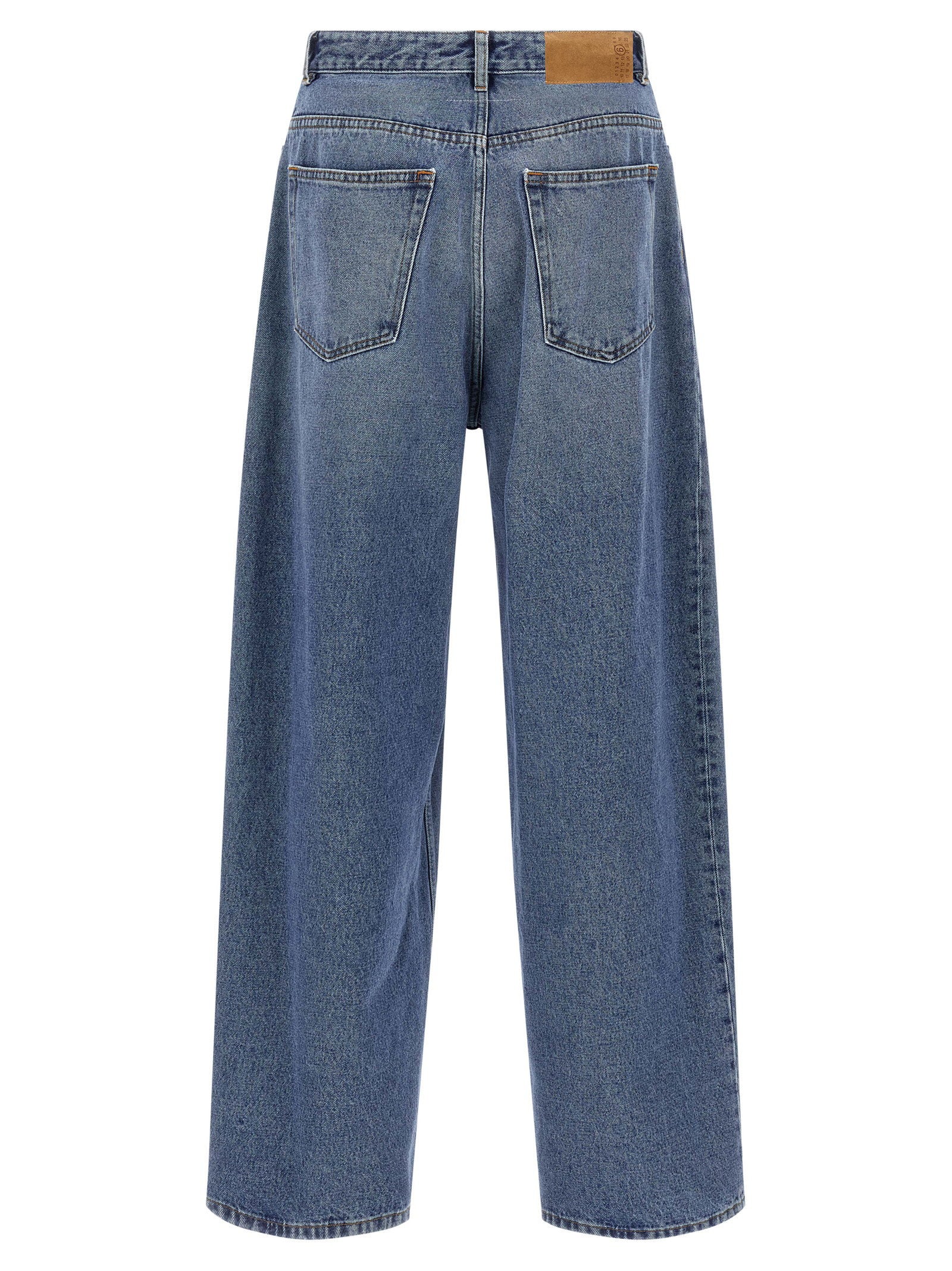 MM6 Maison Margiela 5 Pockets Jeans in blauw denim, achteraanzicht met leren logolabel