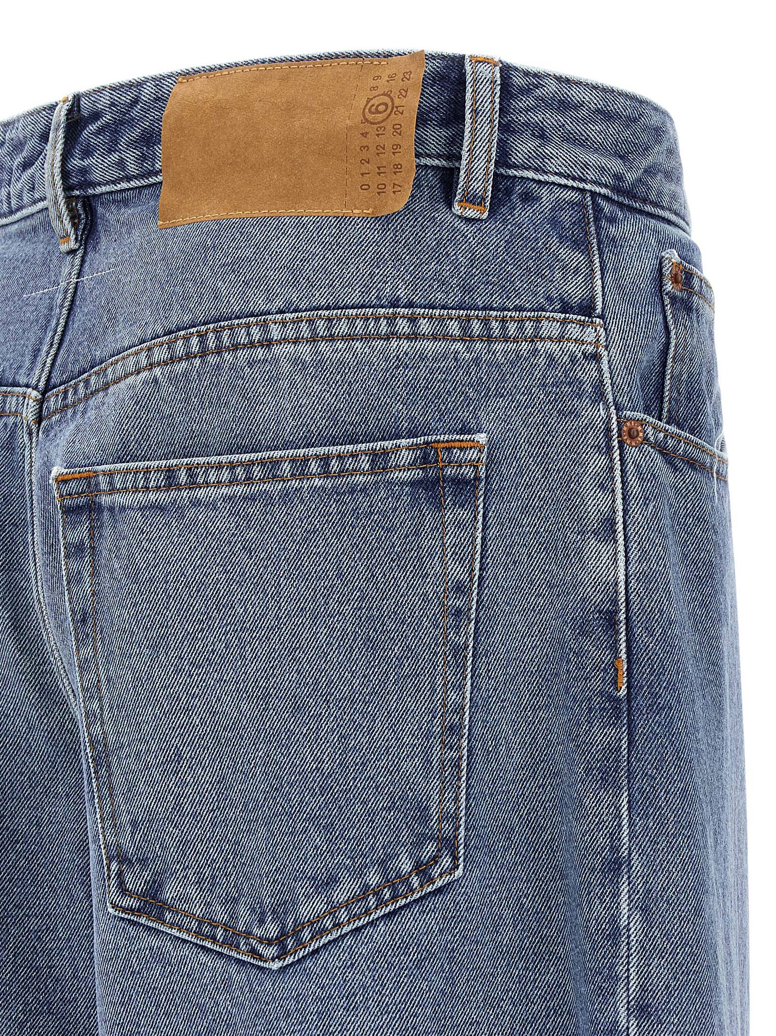 MM6 Maison Margiela 5 Pockets Jeans, detail van het leren logolabel op de achterzijde