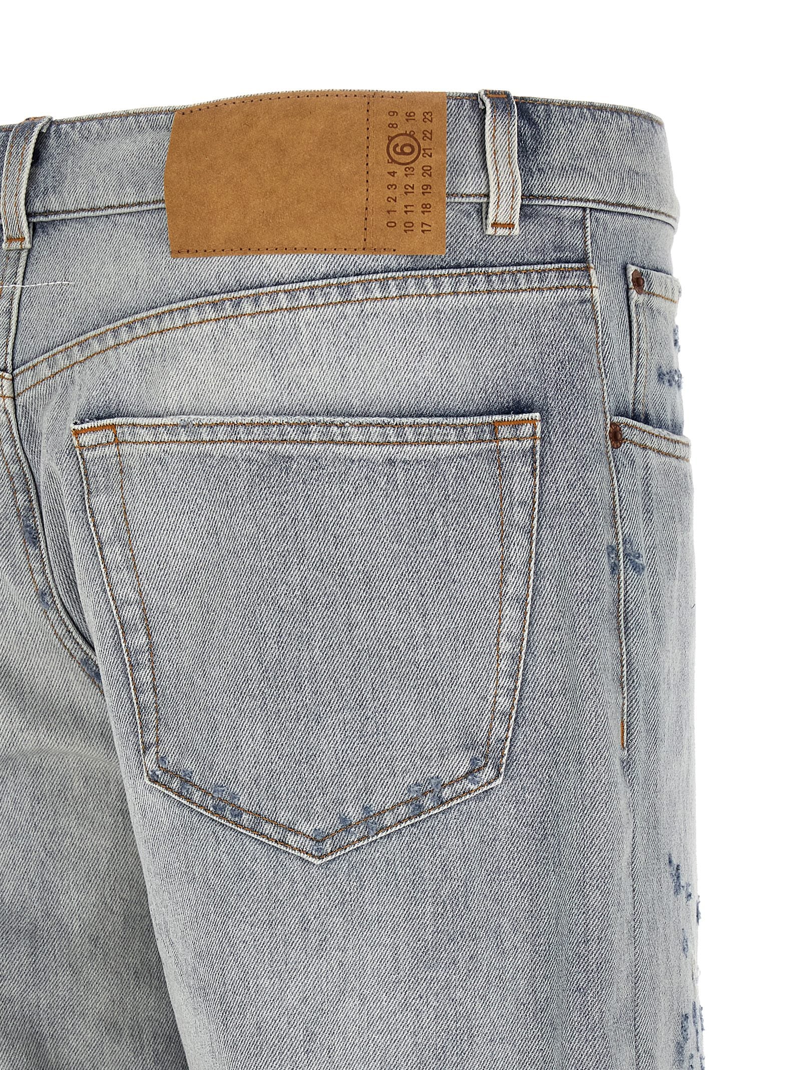 Detail van de split aan de pijp van de MM6 Maison Margiela used-effect jeans