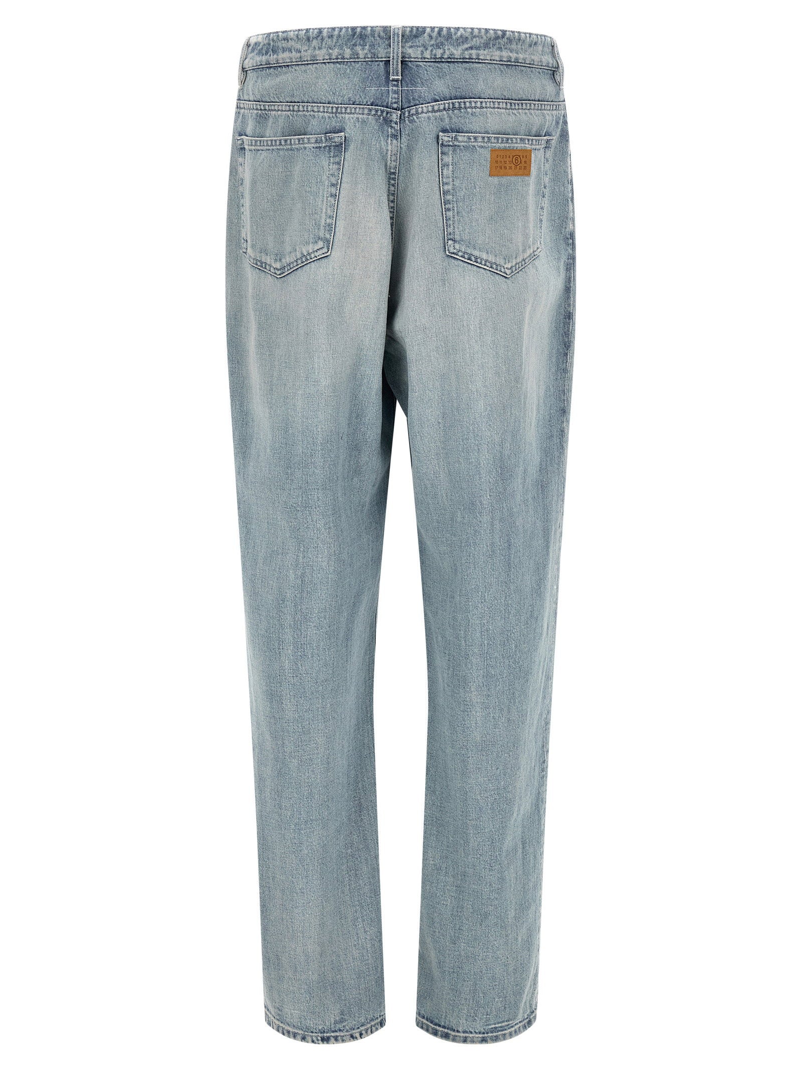 MM6 Maison Margiela lichtblauwe jeans, detail van de leren numeric signature patch
