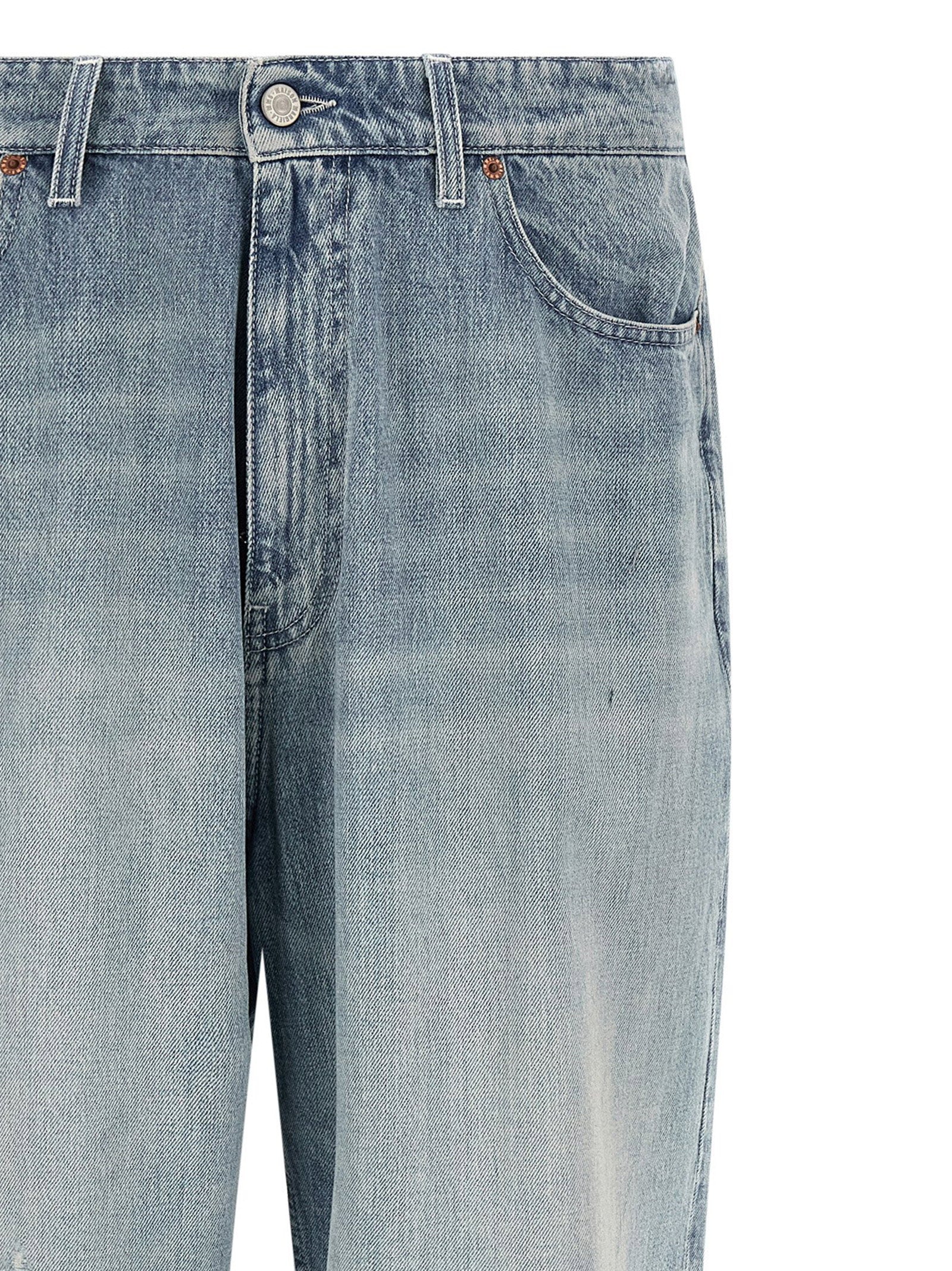 MM6 Maison Margiela lichtblauwe jeans, achteraanzicht met witte stiklijn