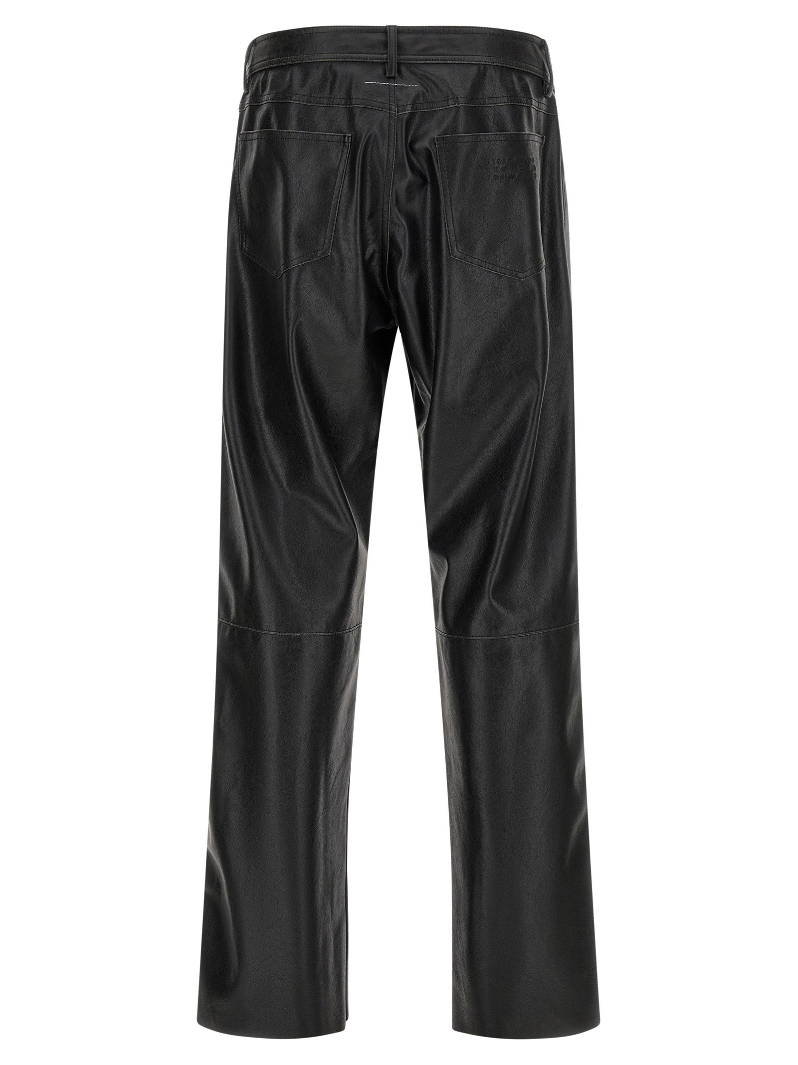 MM6 Maison Margiela leather-effect broek zwart - detail van het numerieke MM6-logo op de achterzak