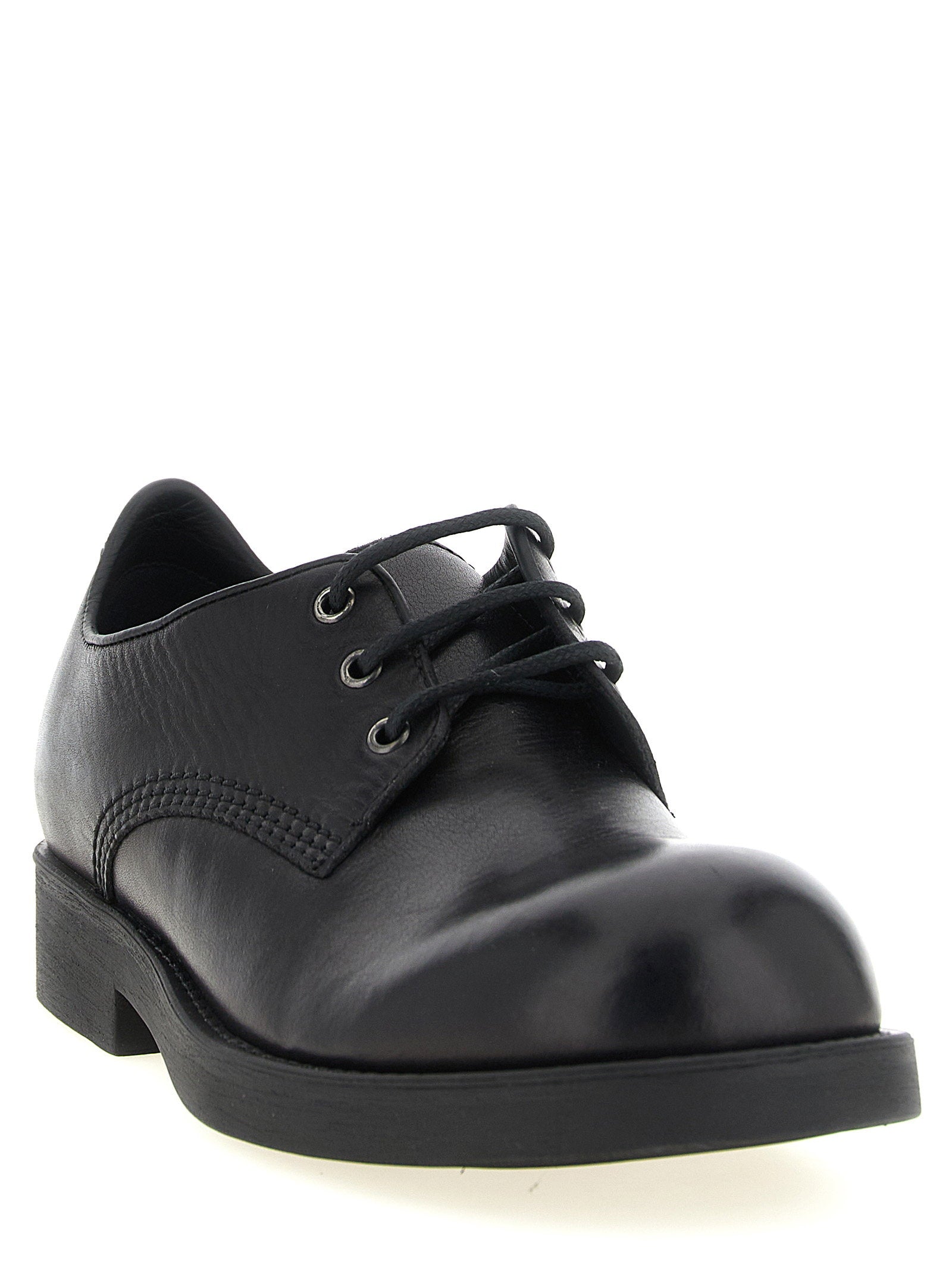 MM6 Maison Margiela Biker Lace Up Shoes, detail van de vetersluiting