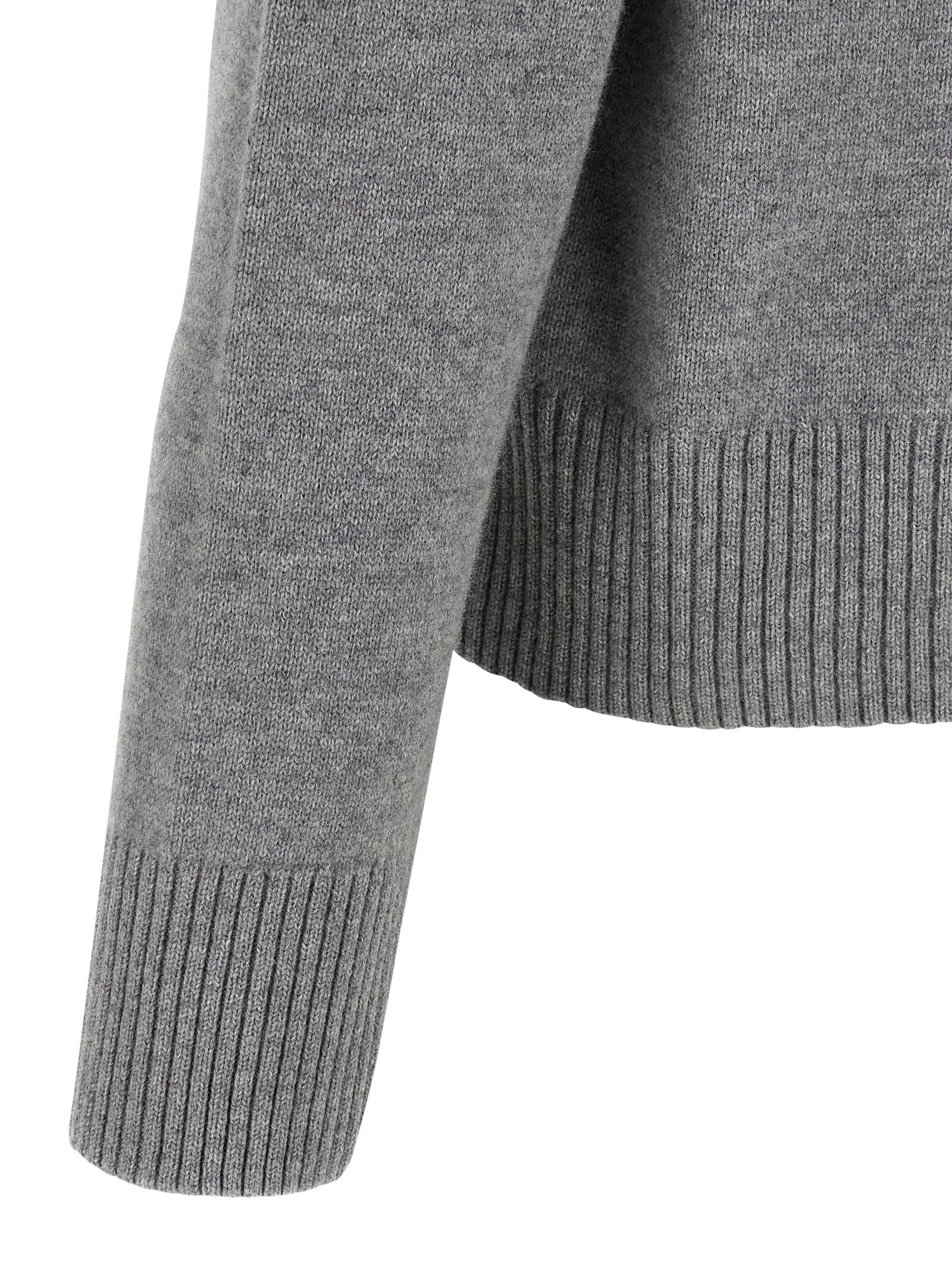 Ami Paris Puff Logo coltrui detail van geribde manchet en zoom