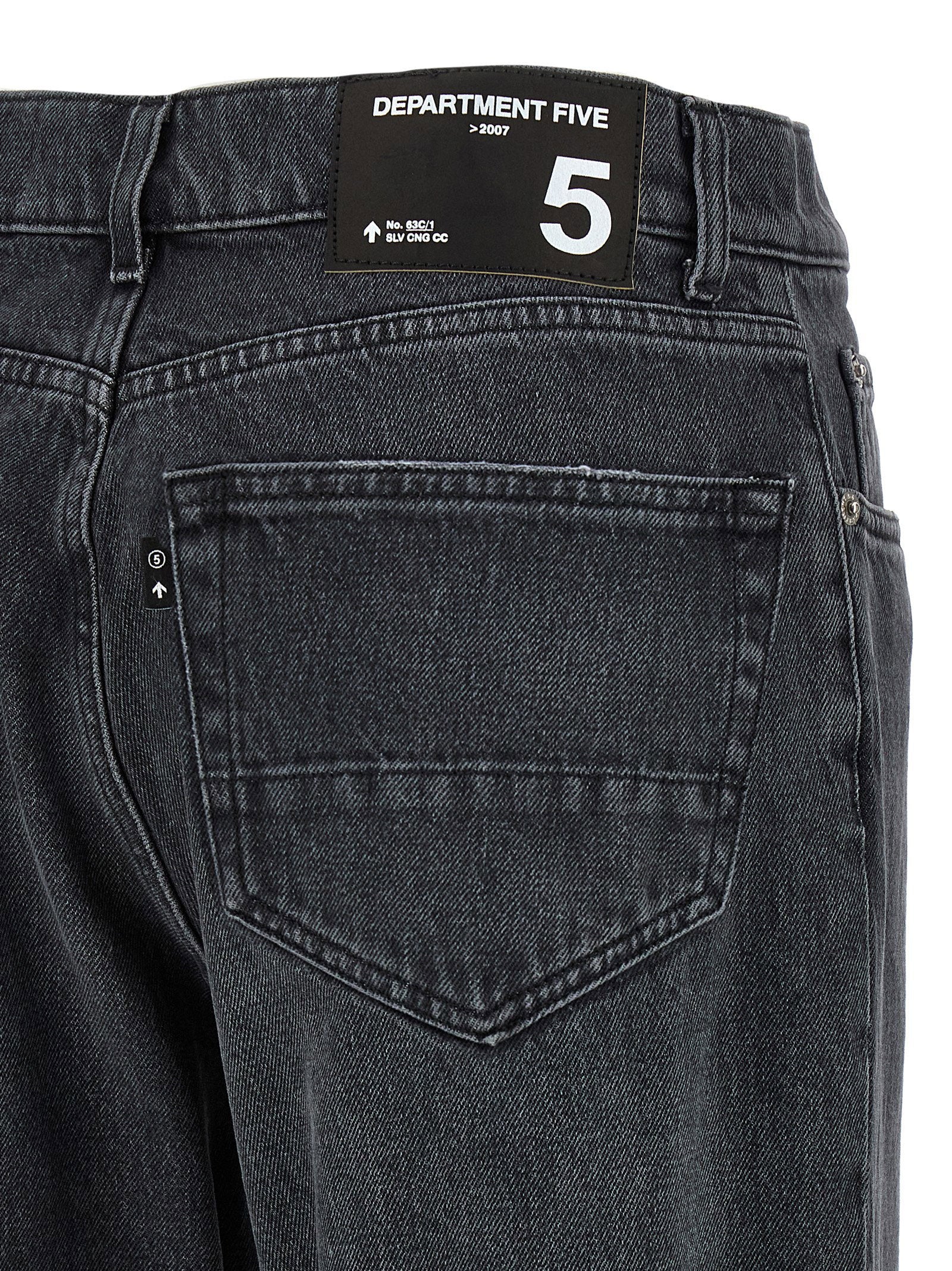 Achteraanzicht van de Department 5 Musso jeans in grijs met zichtbare logotag