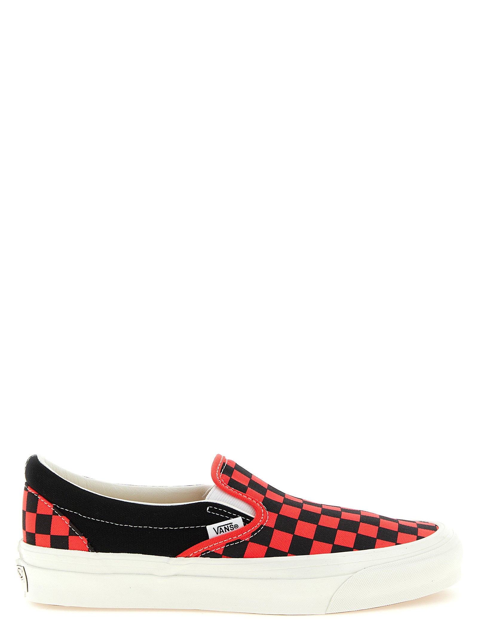 Vans Classic Slip-On Checkerboard Sneakers - zijaanzicht checkerboard-canvas