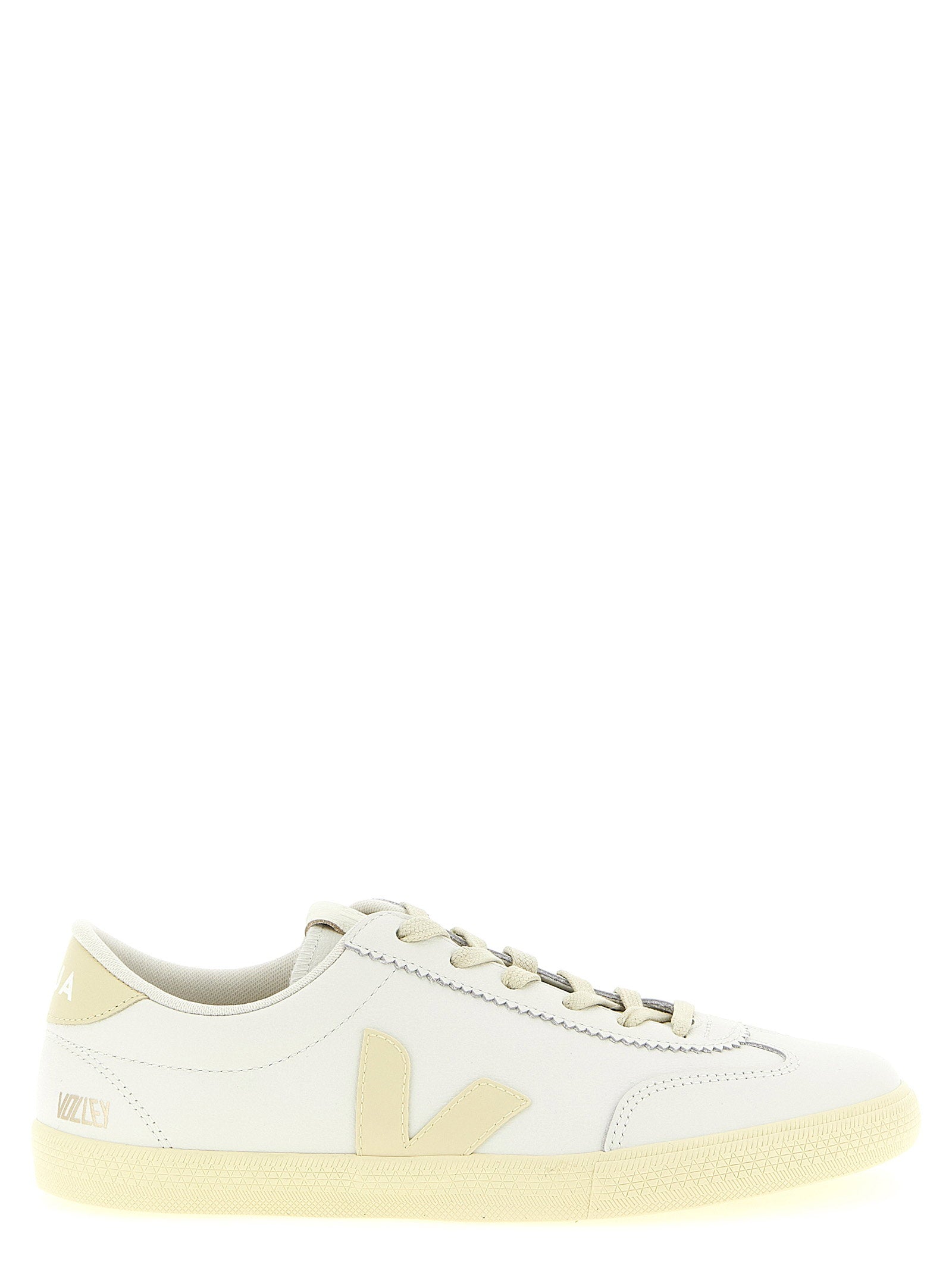 Veja Volley Signature sneaker in wit leer, zijaanzicht met gouden logo