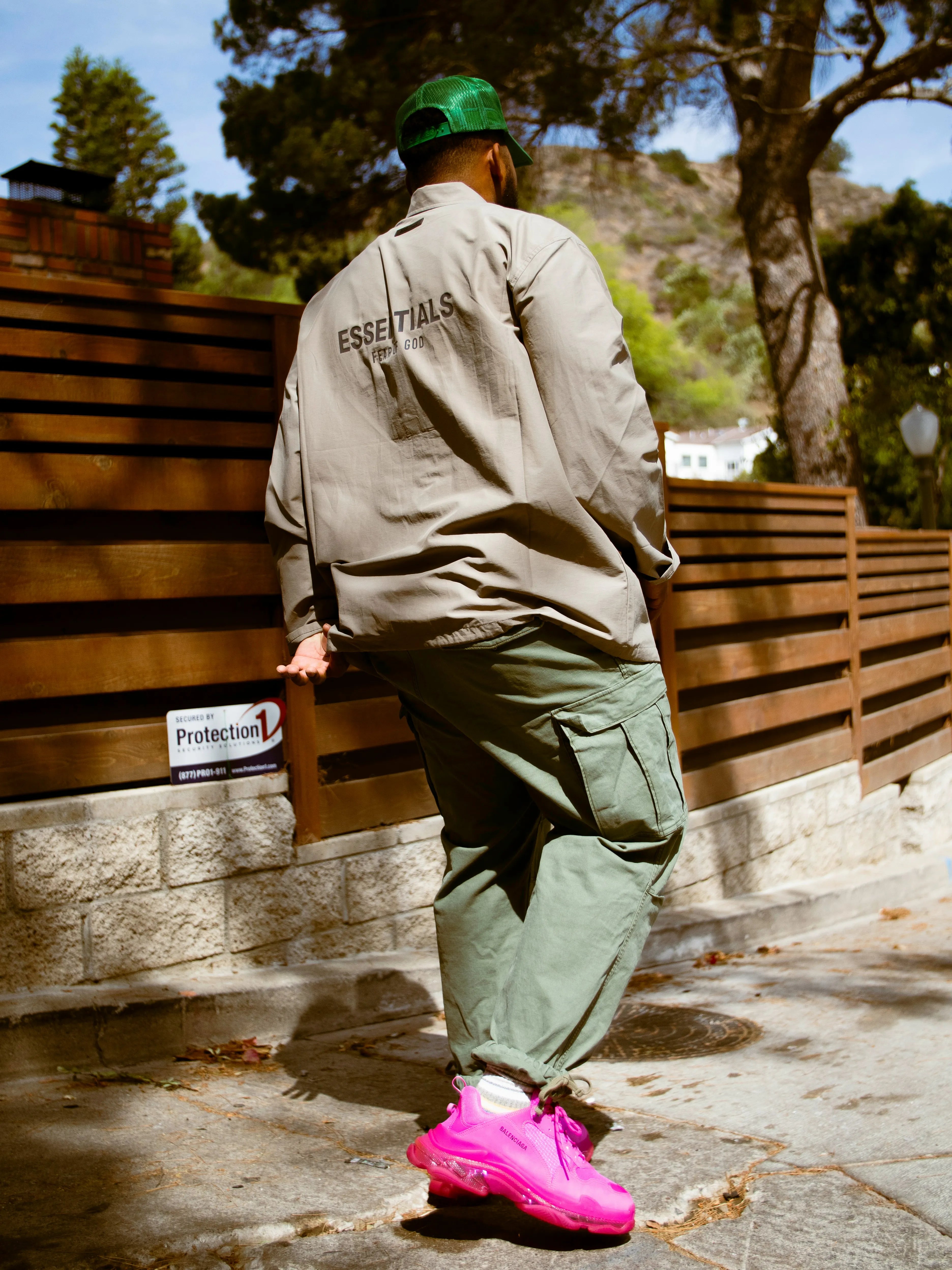 Balenciaga sneakers. Bomberjacket volledige streetwear outfit verkrijgbaar bij The Gentlemen's Vault
